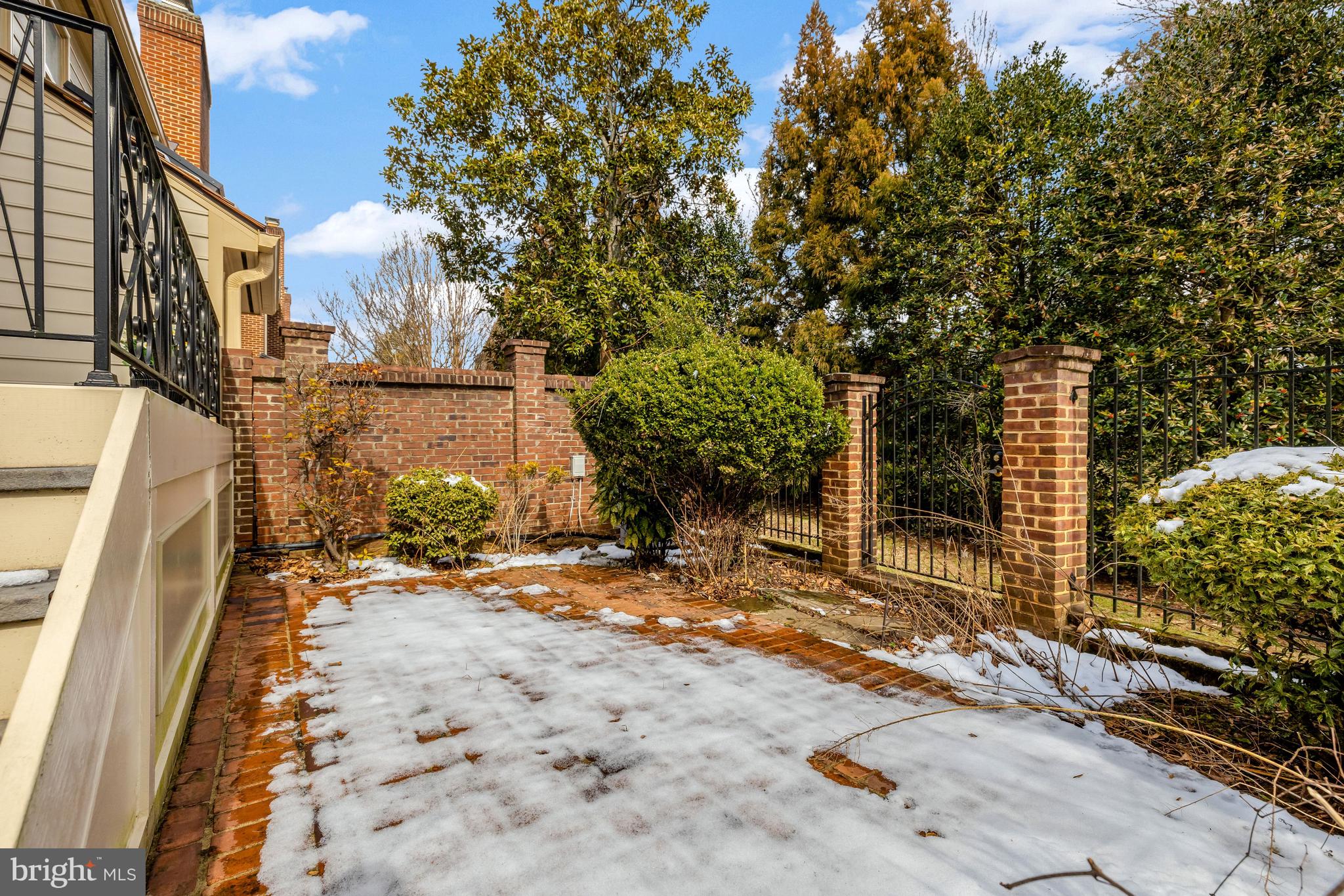 MADISON OF MCLEAN - Residential