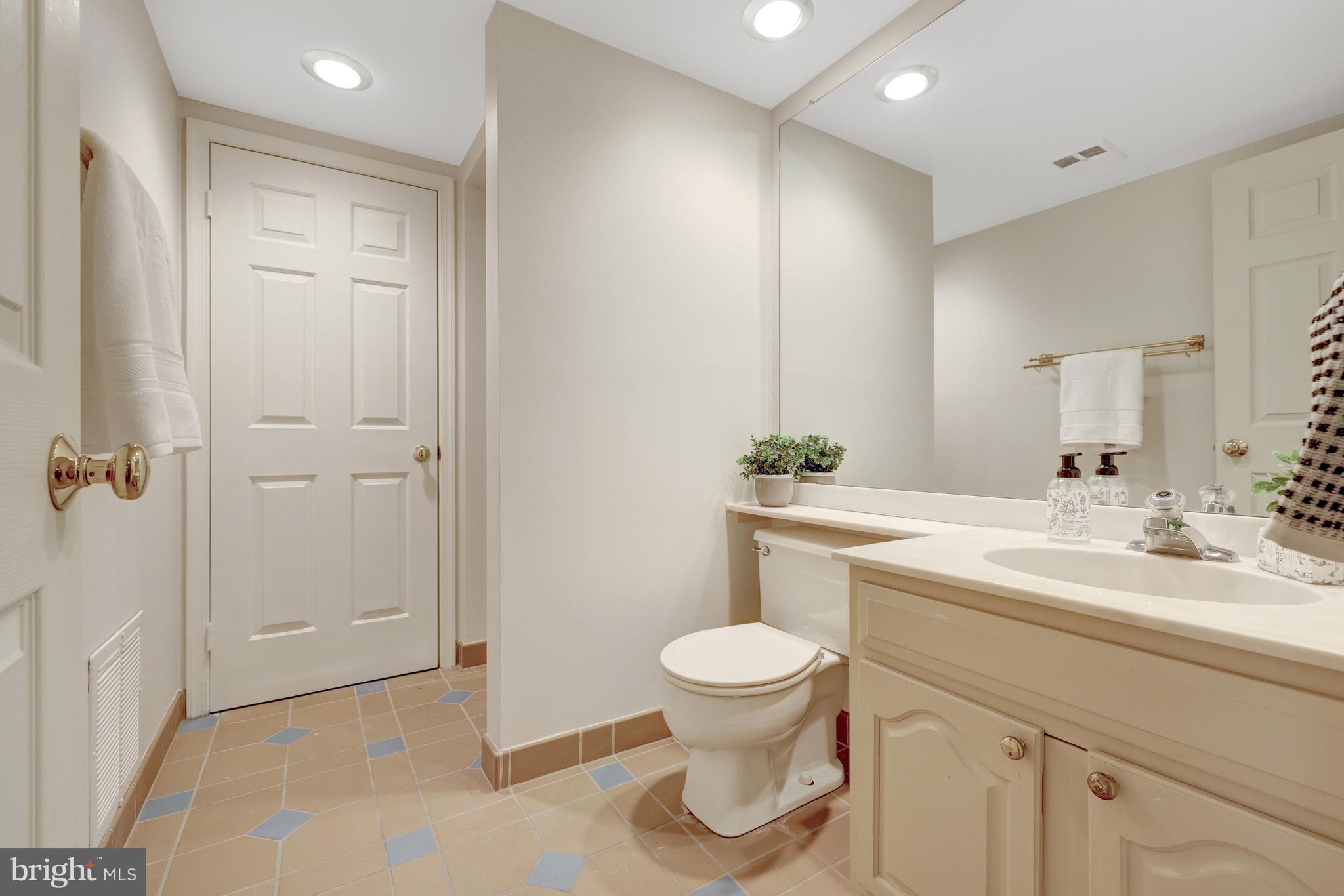 MADISON OF MCLEAN - Residential