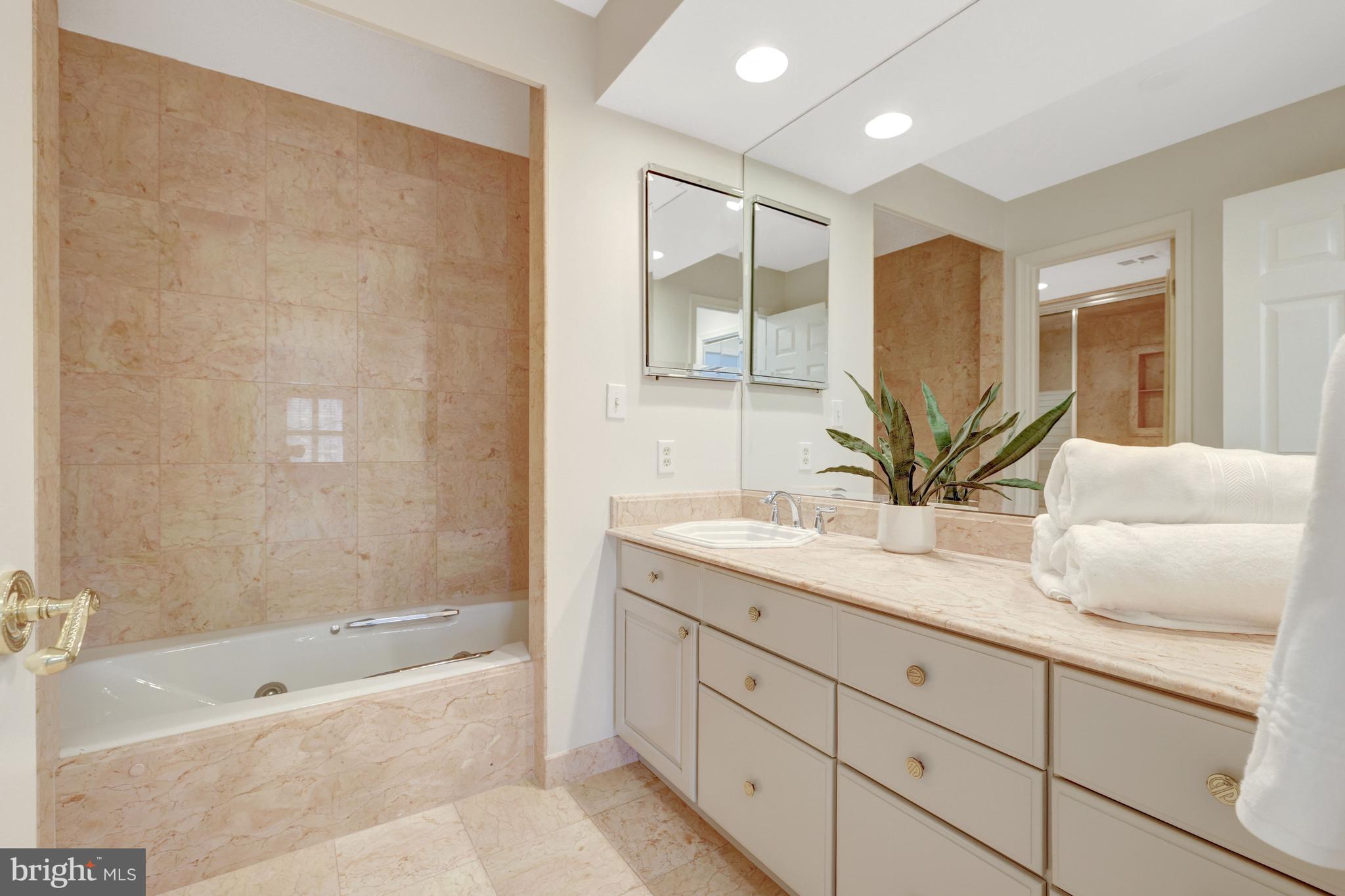 MADISON OF MCLEAN - Residential