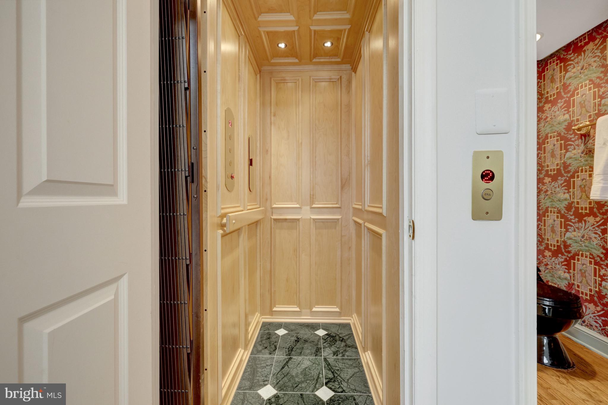 MADISON OF MCLEAN - Residential