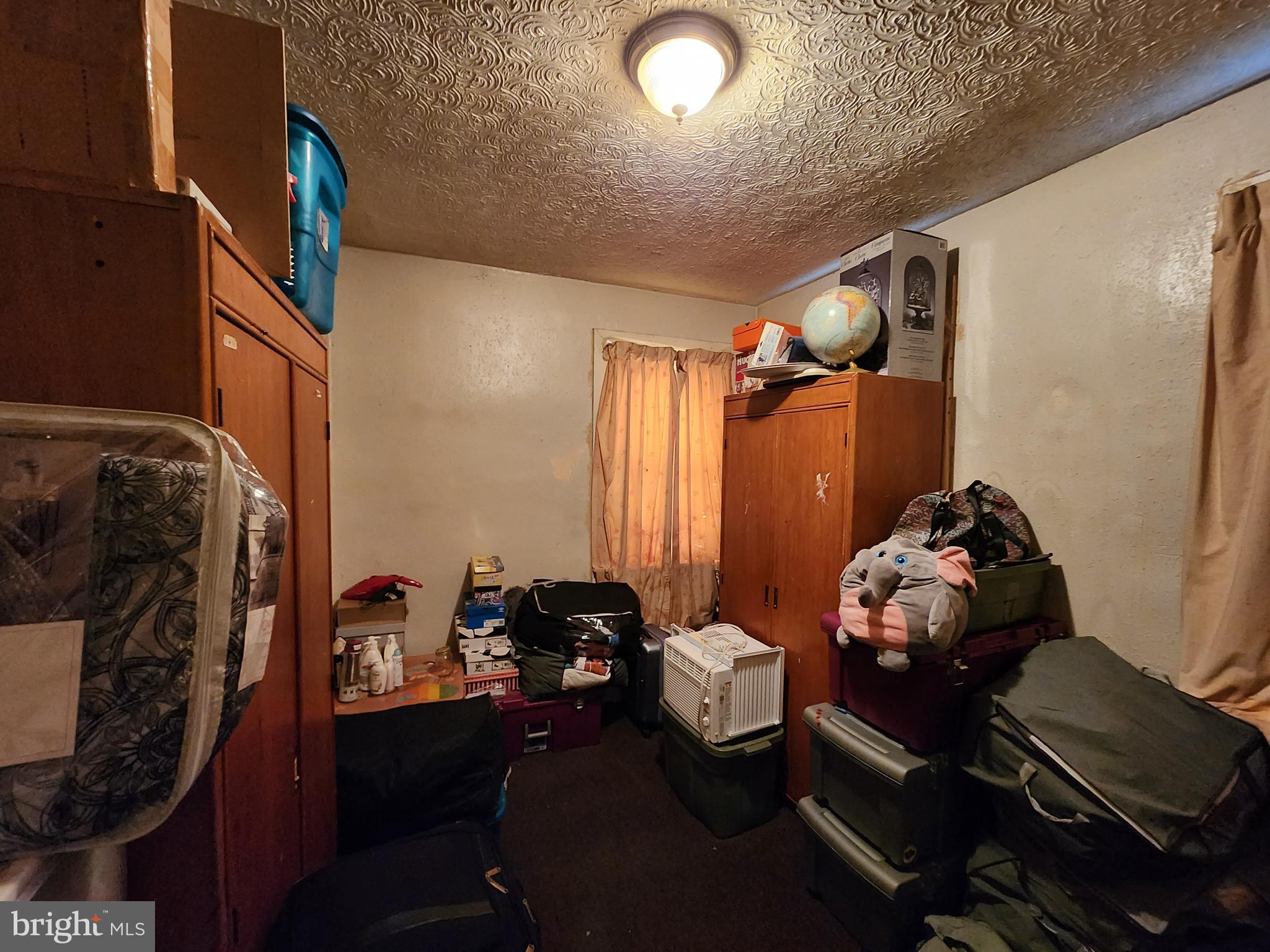 ELLWOOD PARK - Residential