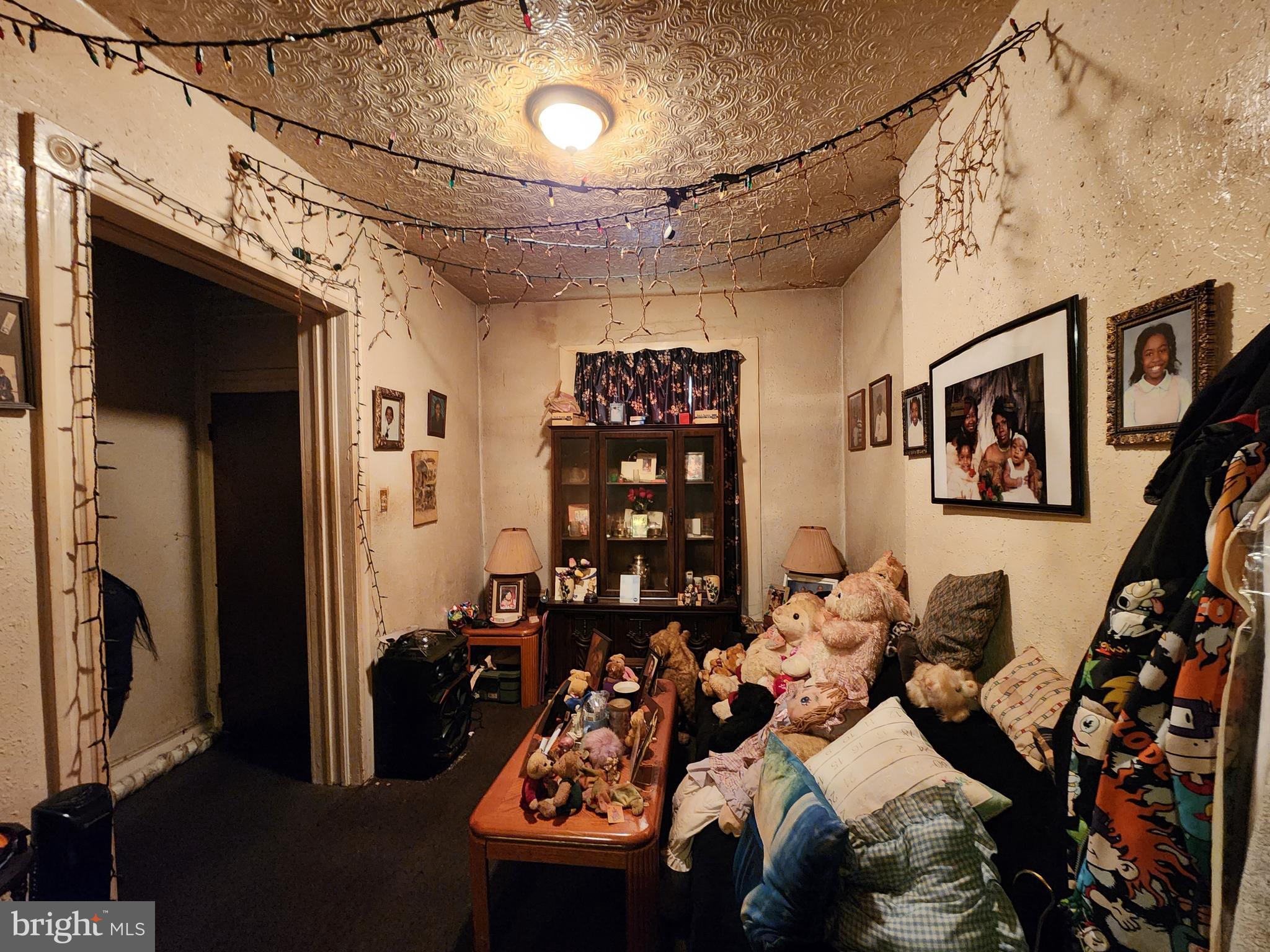 ELLWOOD PARK - Residential