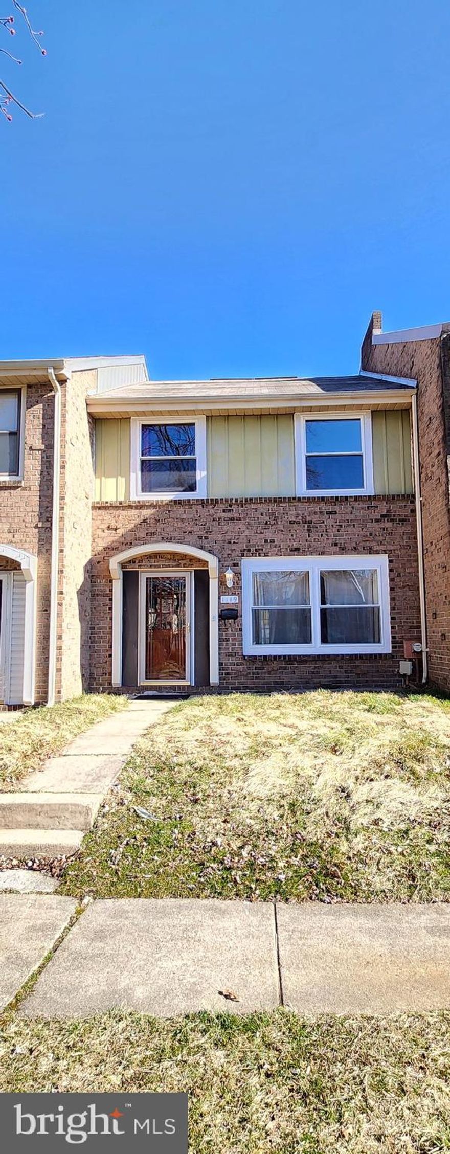 Ideally located 3 Bedroom 1 bathroom town home with fenced in yard. Hardwood floors through out the home. Main level has a family room , dining room and laundry room adjoining the kitchen. Upper level features 3 well appointed bedrooms with shared full bath.
