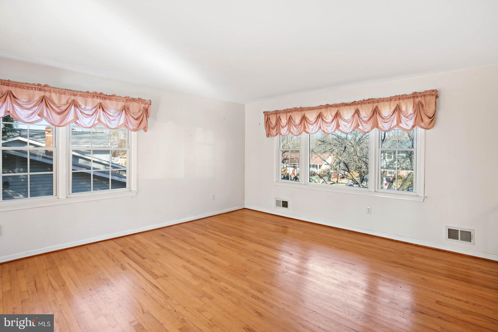 LAKE RIDGE - Residential