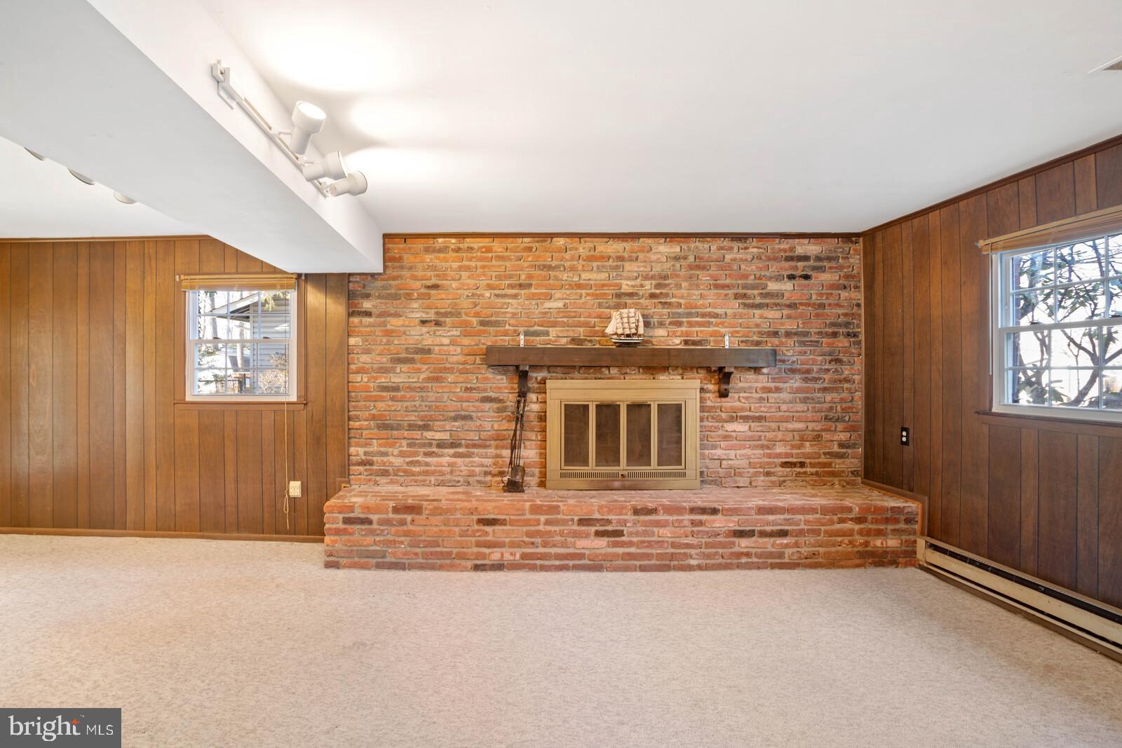 LAKE RIDGE - Residential