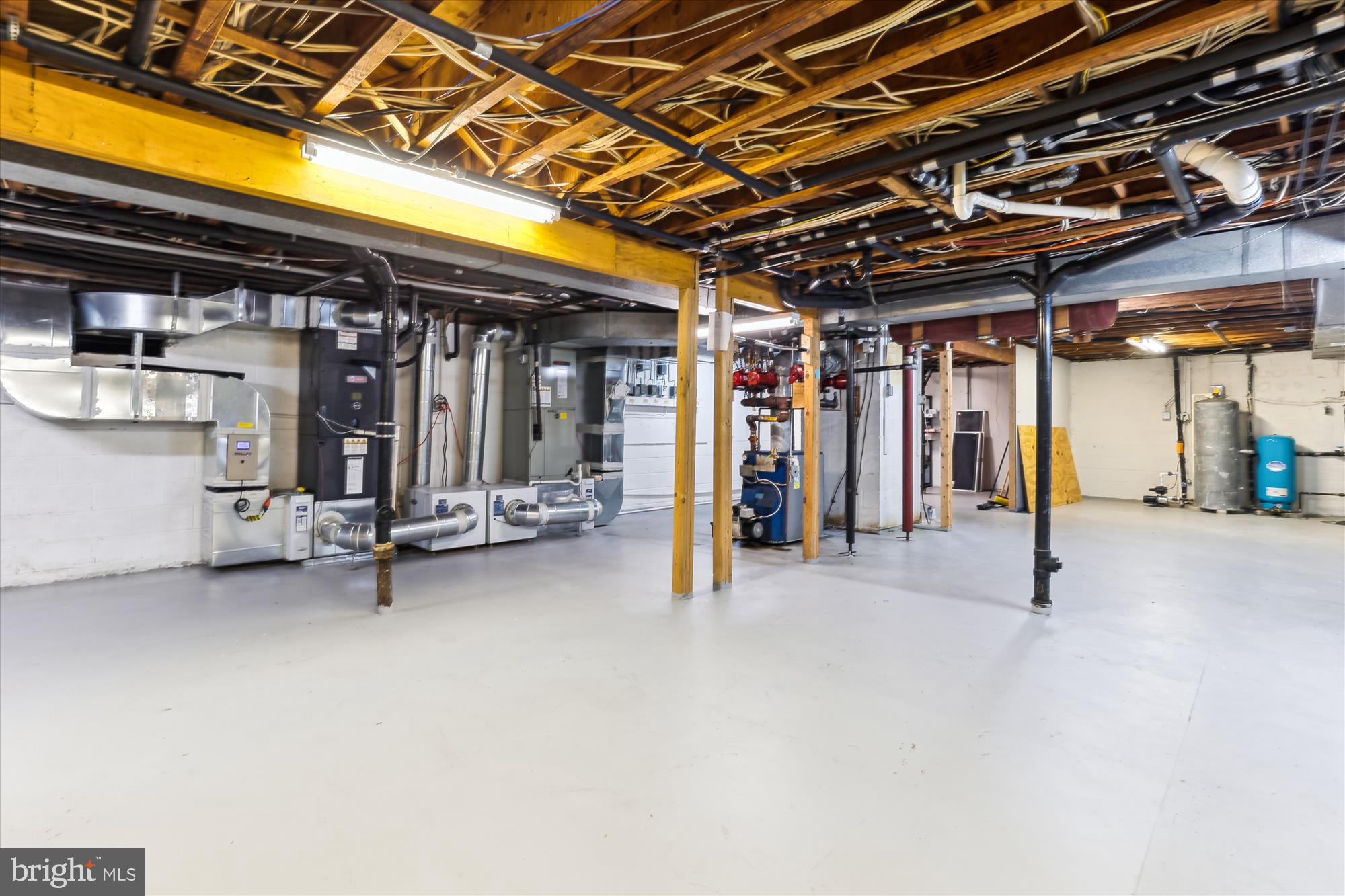 RICH E LAND - Residential