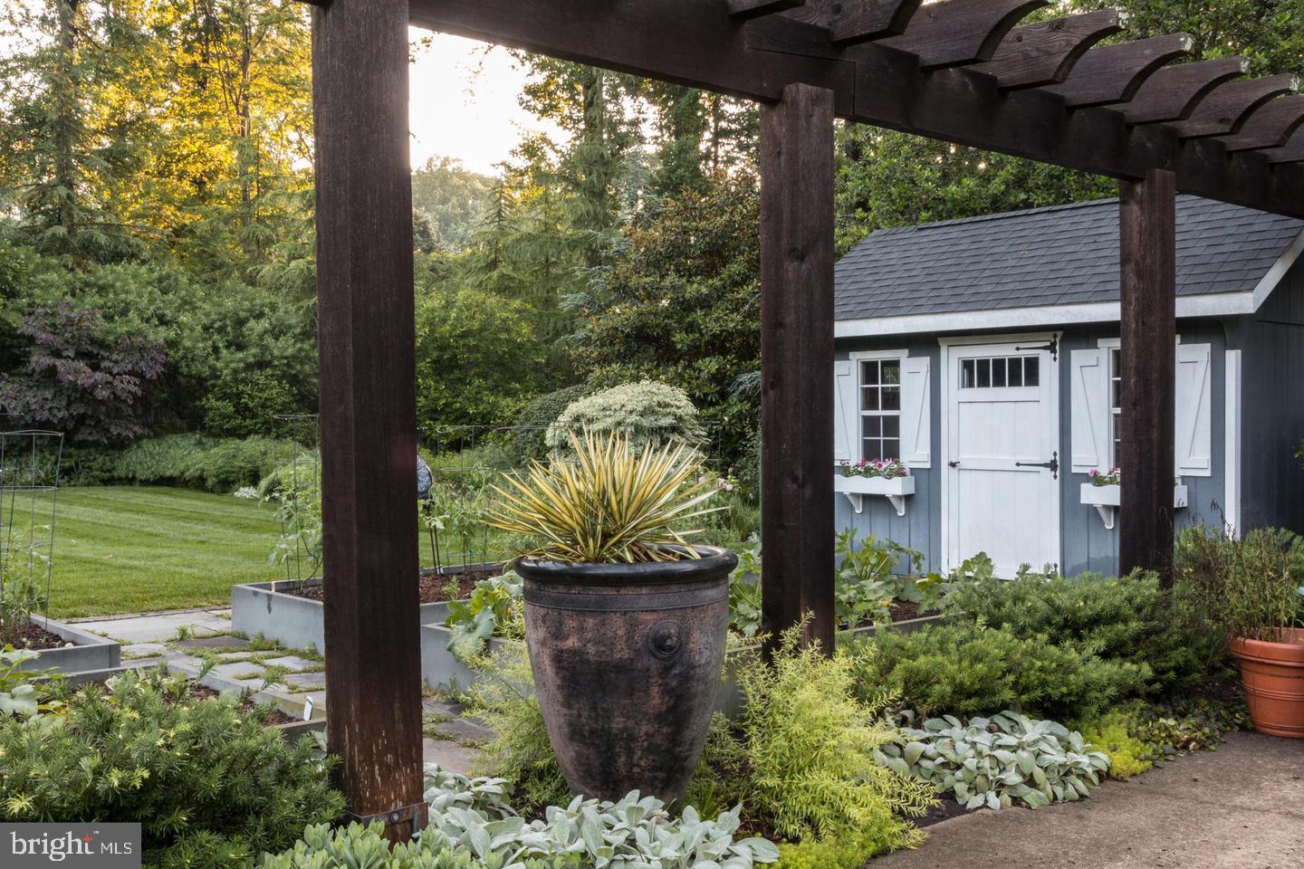 RICH E LAND - Residential