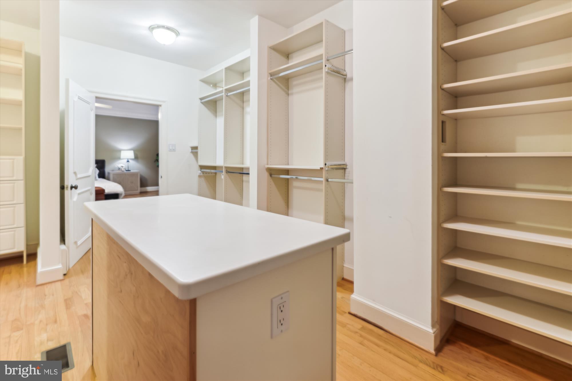 RICH E LAND - Residential