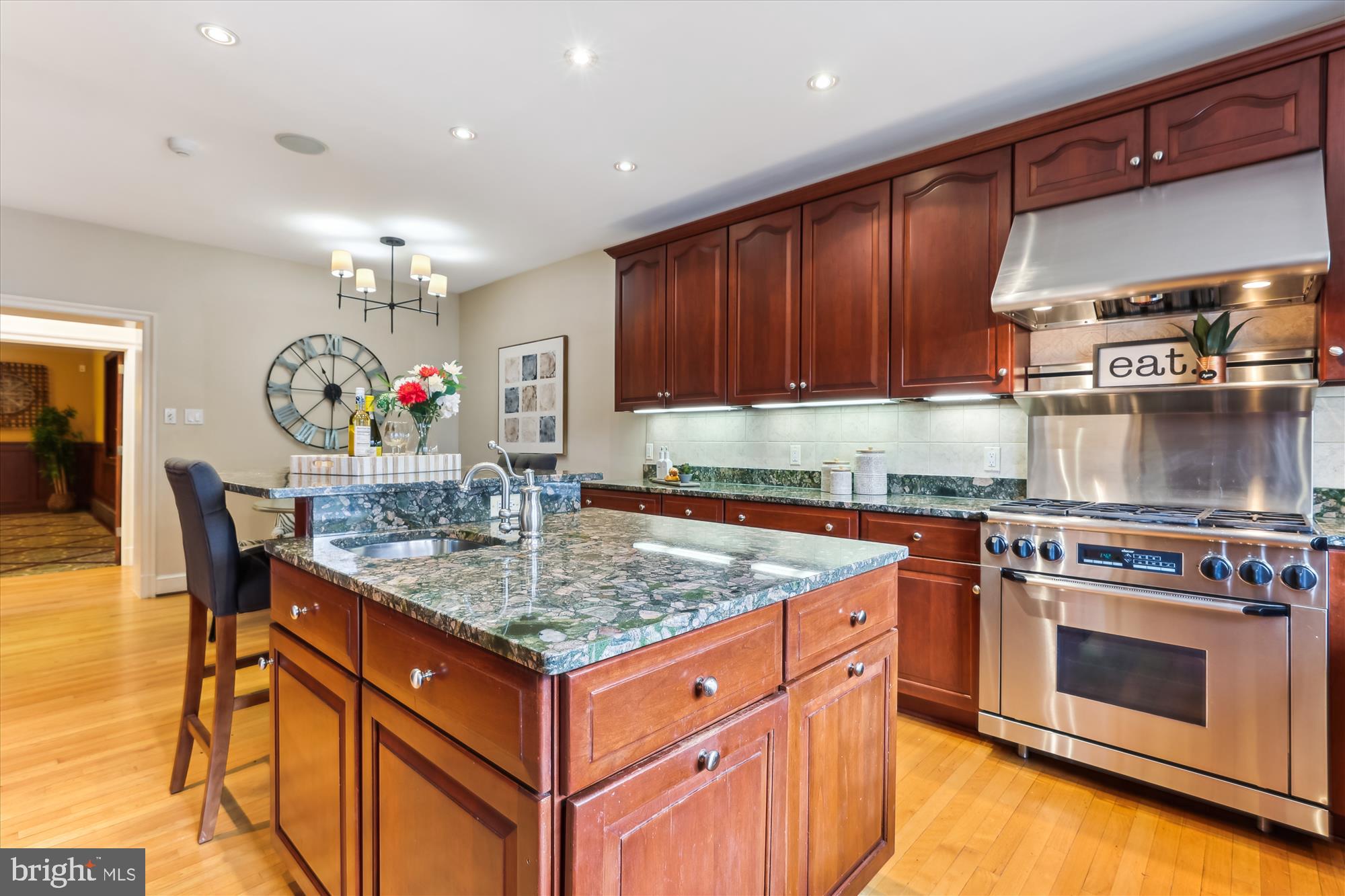 RICH E LAND - Residential