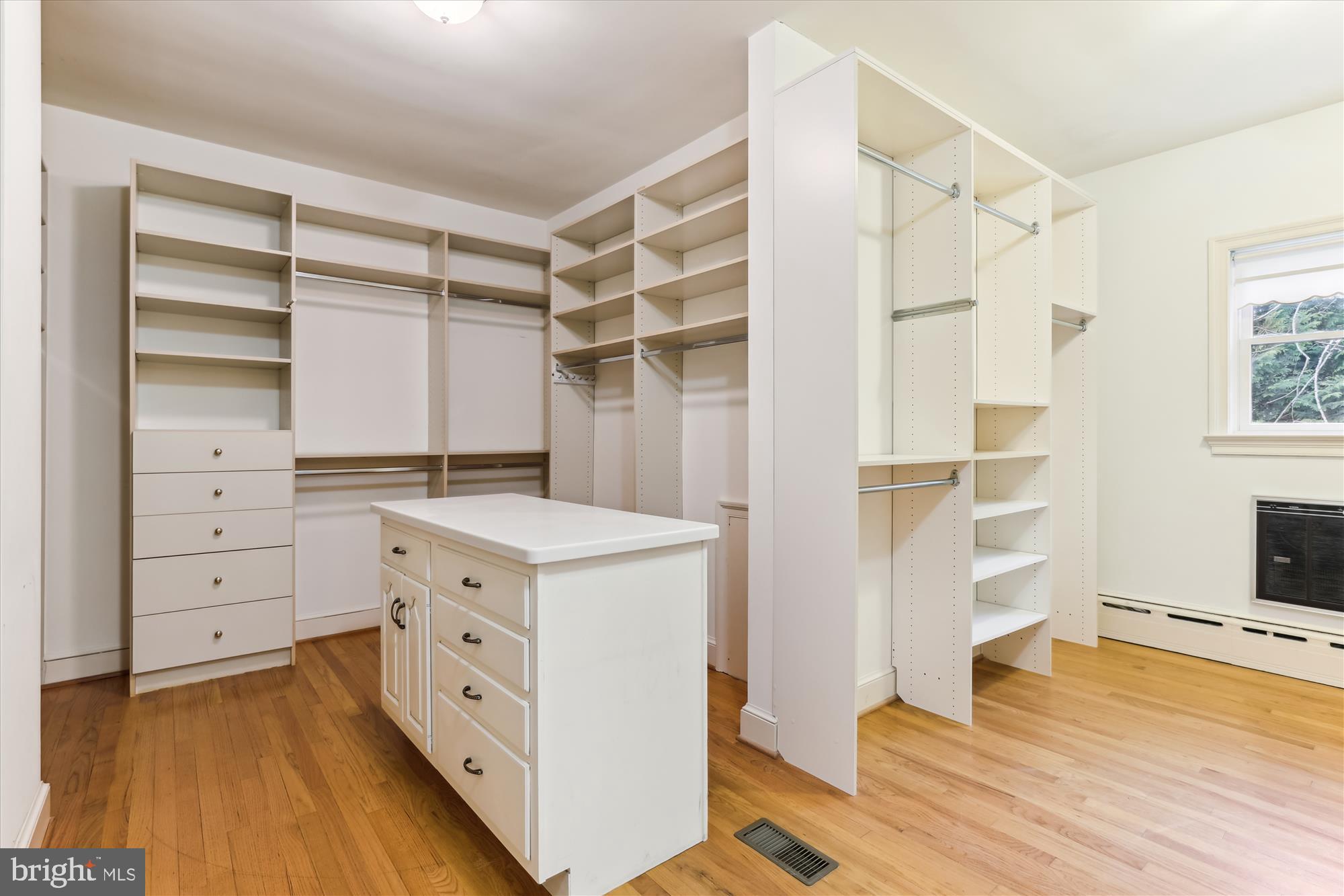 RICH E LAND - Residential