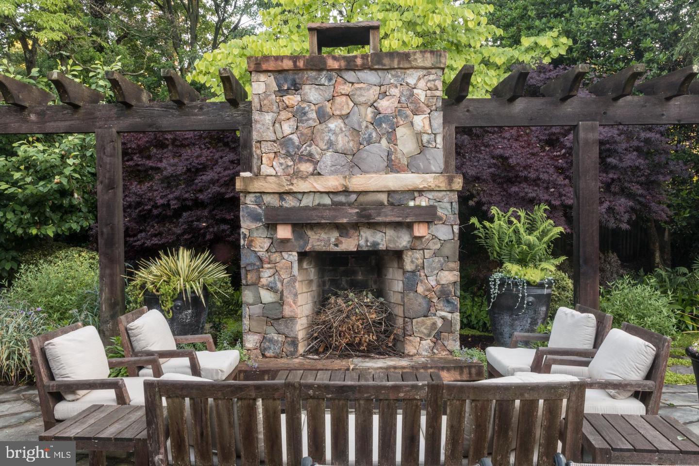 RICH E LAND - Residential