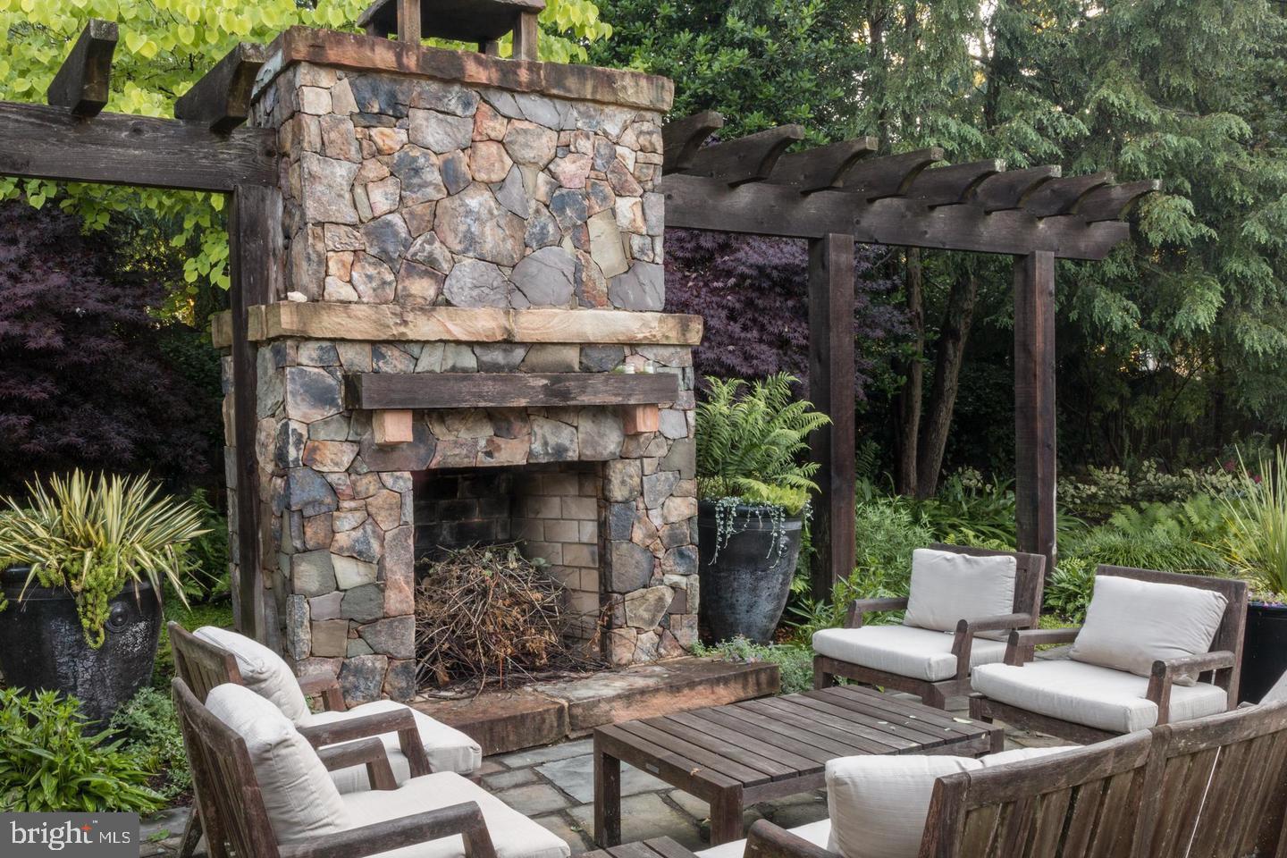 RICH E LAND - Residential