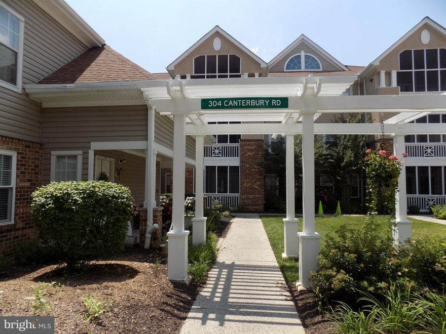 AWESOME top floor rear facing condo.   Featuring:  2 very spacious bedrooms , 2 full baths a Full size living and  dining room area  leading to a cozy  screened in porch  facing trees!   Some appliances have been updated,  primary bedroom offers a primary bathroom with  a comfy soaking tub and a huge walk in closet AND a deck.   Open floor plane , high ceilings, full size washer and dryer with GAS cooking.  Unit needs a little TLC but is clean and in good shape and available for a quick close date .  Easy to show