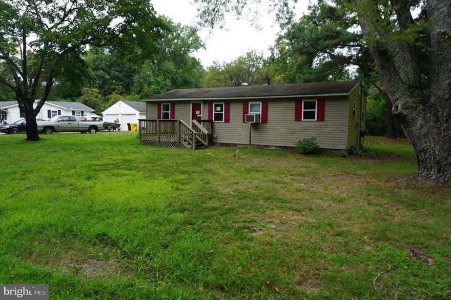 3 Bedroom rancher located on over an acre of land.  Front deck area for enjoying the crisp fall evenings. Separate floor plan for the bedrooms.  Nice size living room and separate dining room.