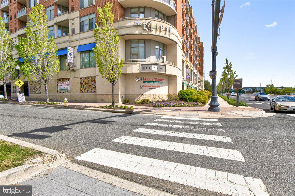 ECLIPSE ON CENTER PARK - Residential Lease