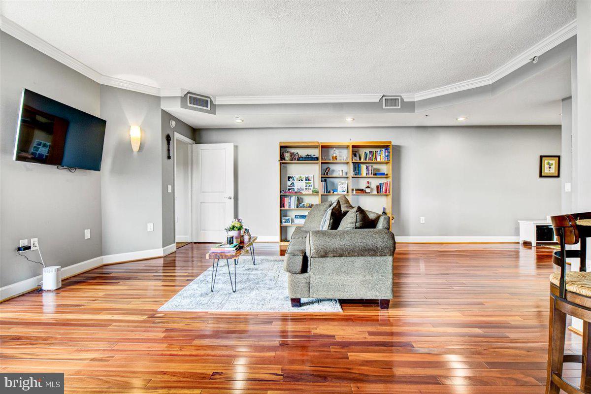 ECLIPSE ON CENTER PARK - Residential Lease