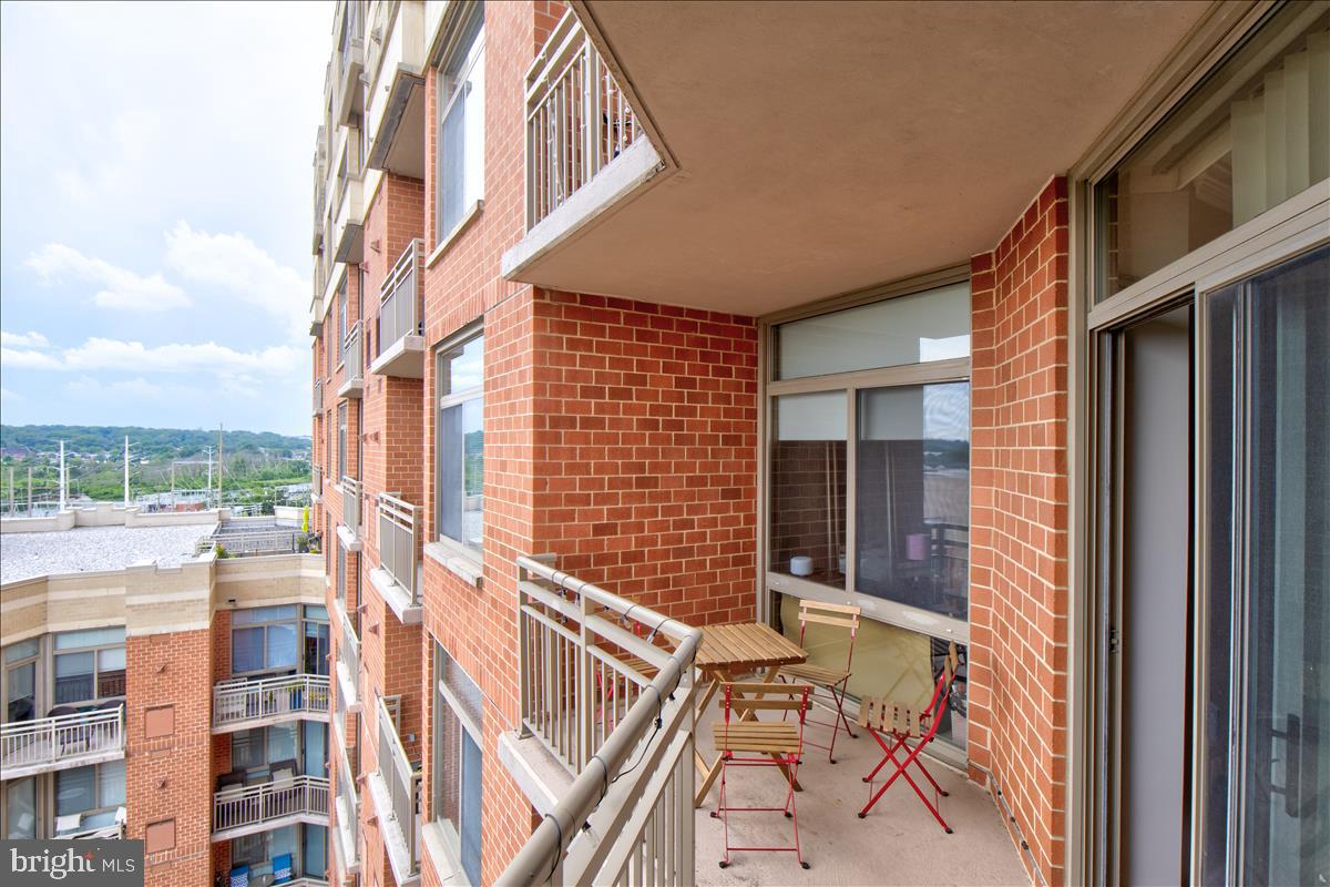 ECLIPSE ON CENTER PARK - Residential Lease