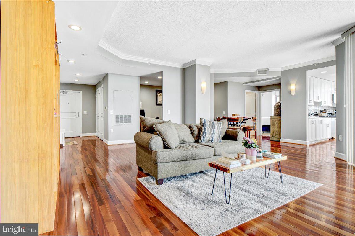 ECLIPSE ON CENTER PARK - Residential Lease