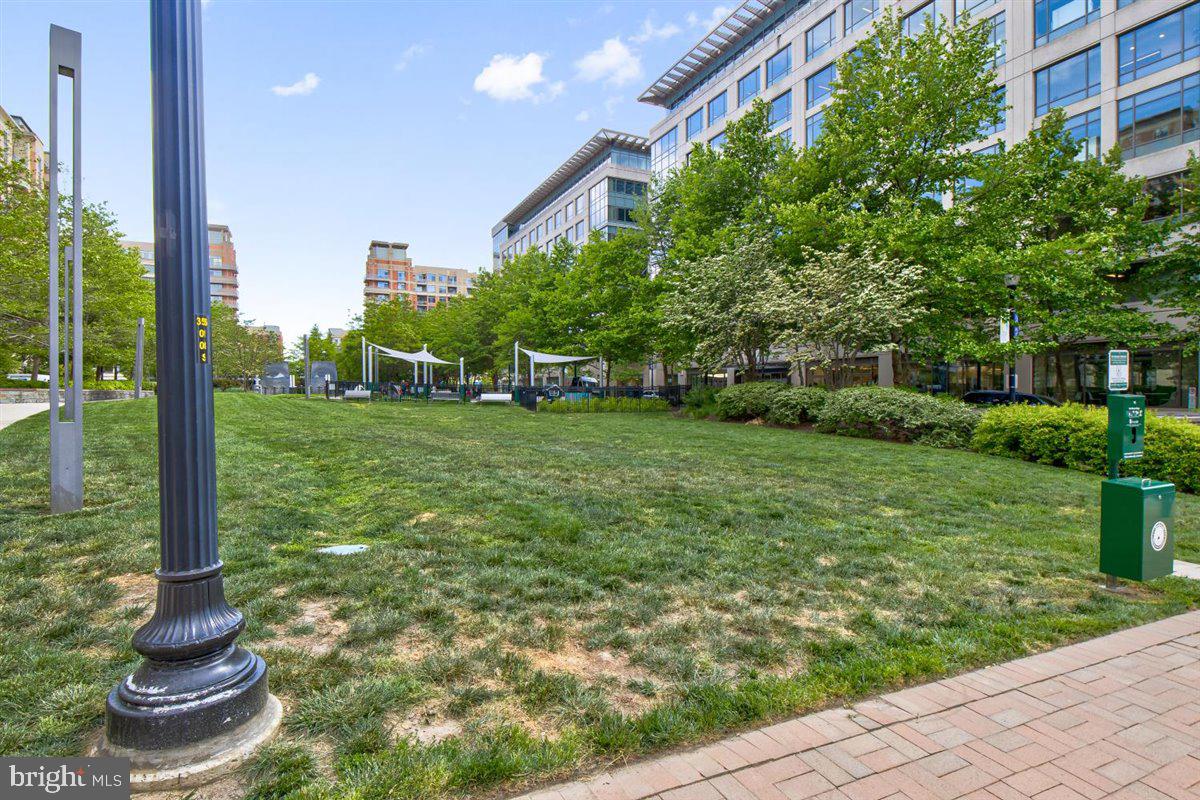 ECLIPSE ON CENTER PARK - Residential Lease