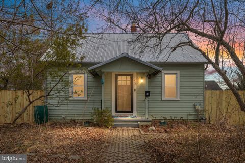 Photo of 1213 Mckinley Street, ANNAPOLIS, MD 21403 (MLS # MDAA2134352)