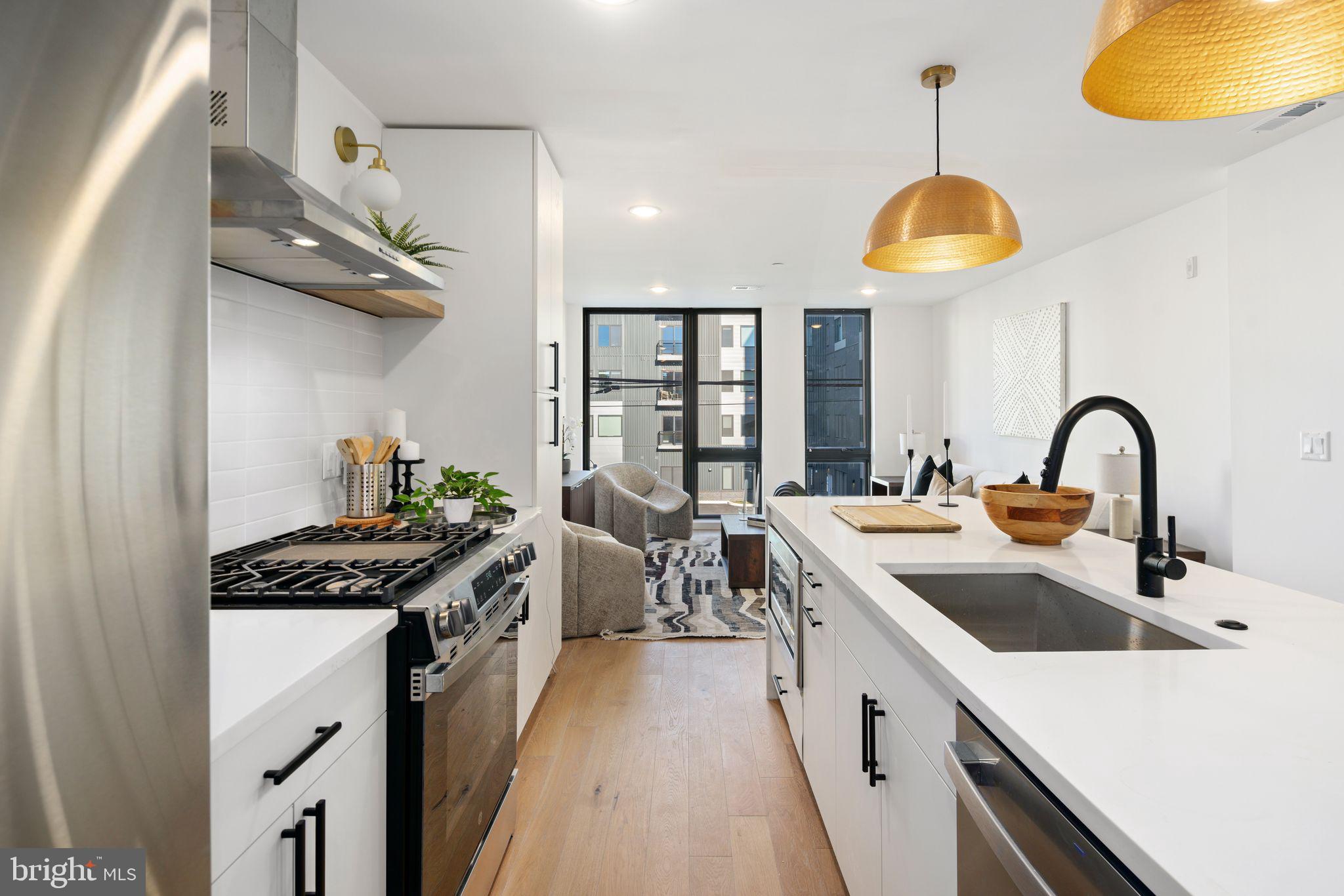 EAST KENSINGTON - Residential