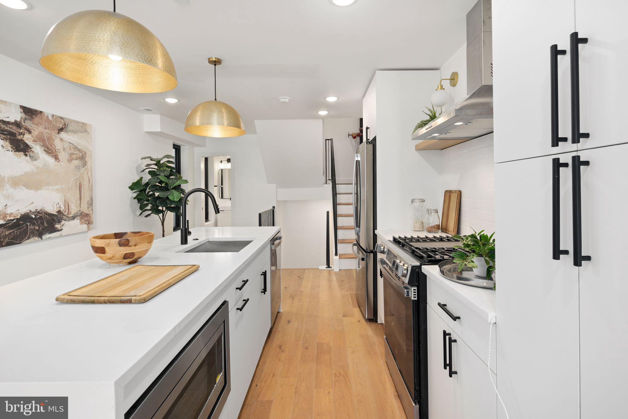 EAST KENSINGTON - Residential