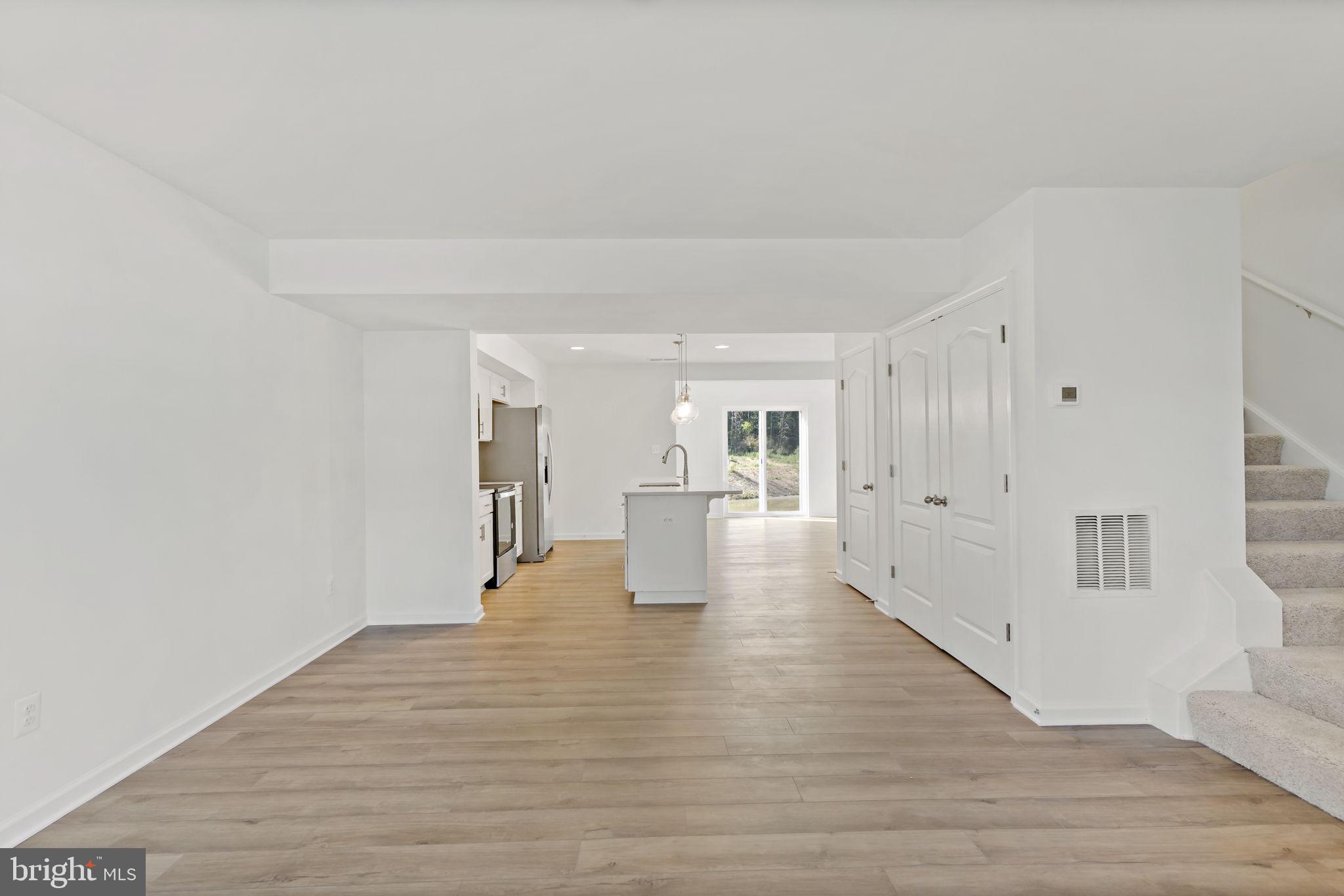 WHISPERING PINES - Residential