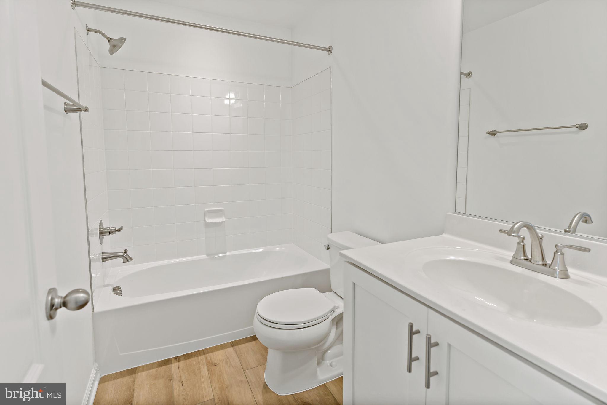 WHISPERING PINES - Residential