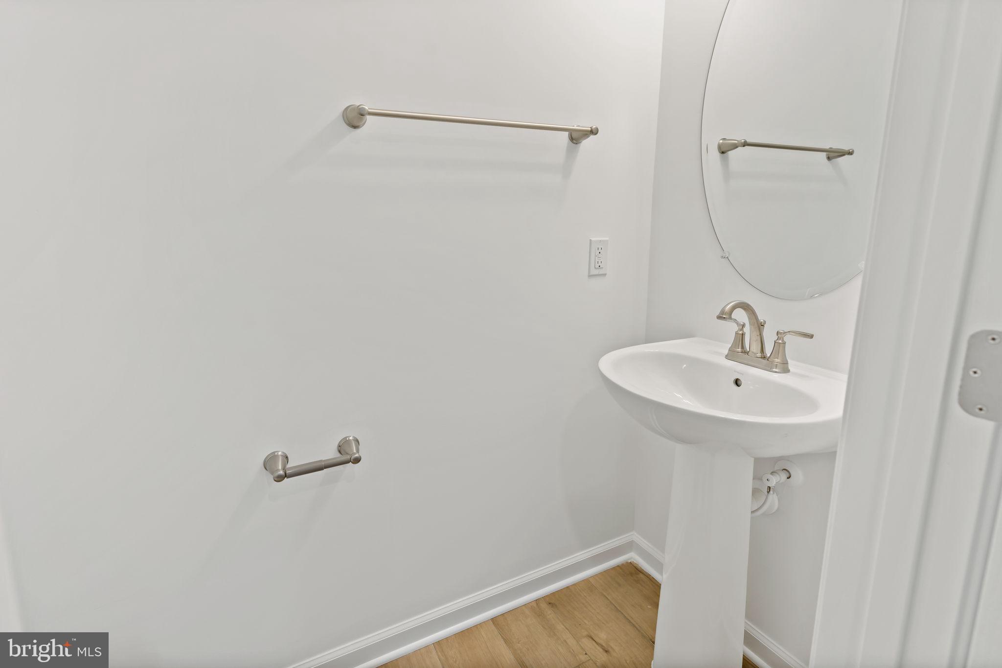 WHISPERING PINES - Residential