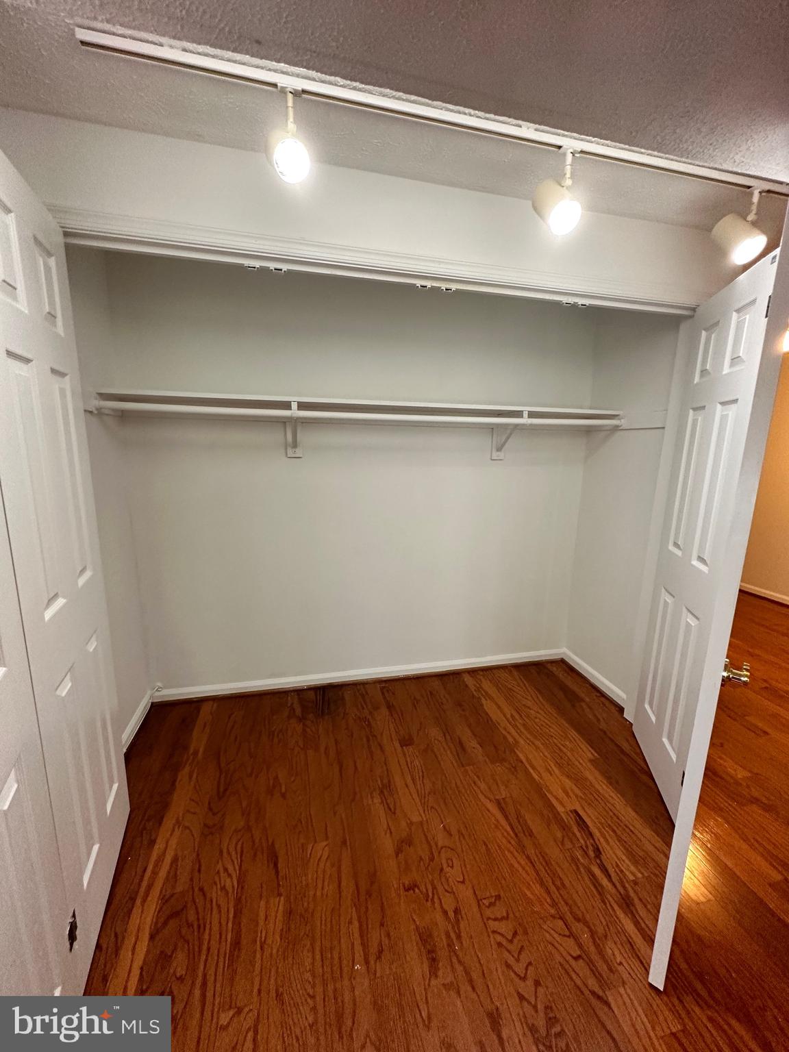 IDYLWOOD STATION - Residential Lease