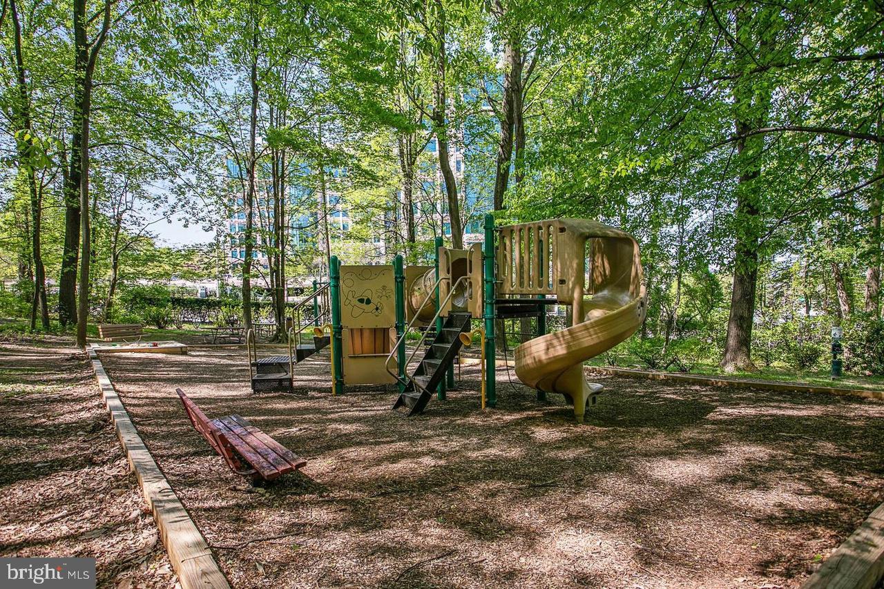 ROTONDA - Residential Lease