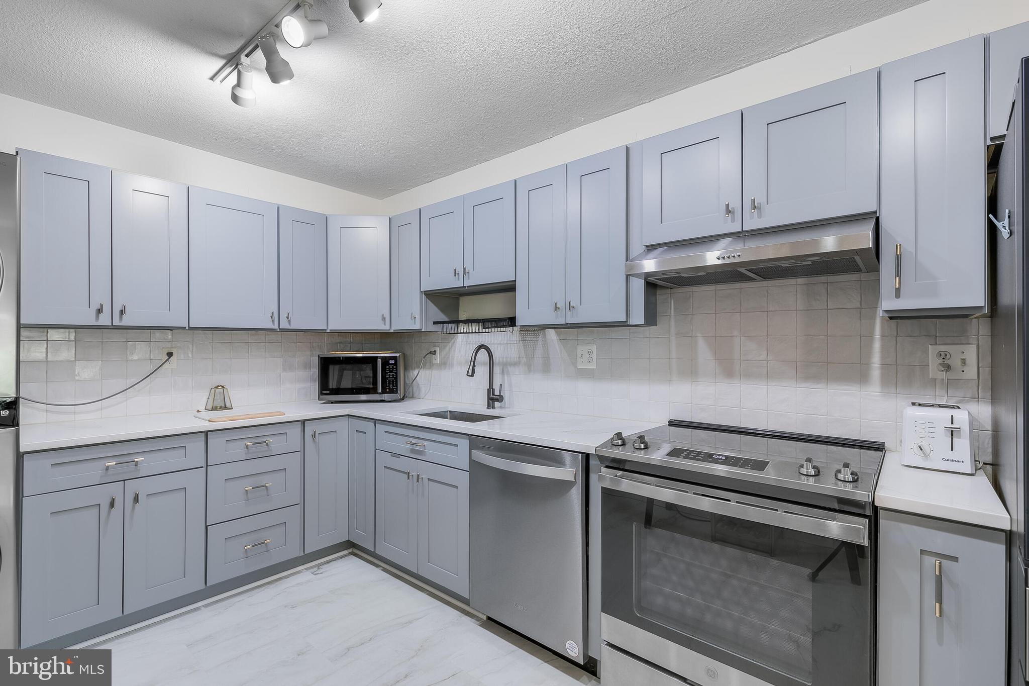 ROTONDA - Residential Lease