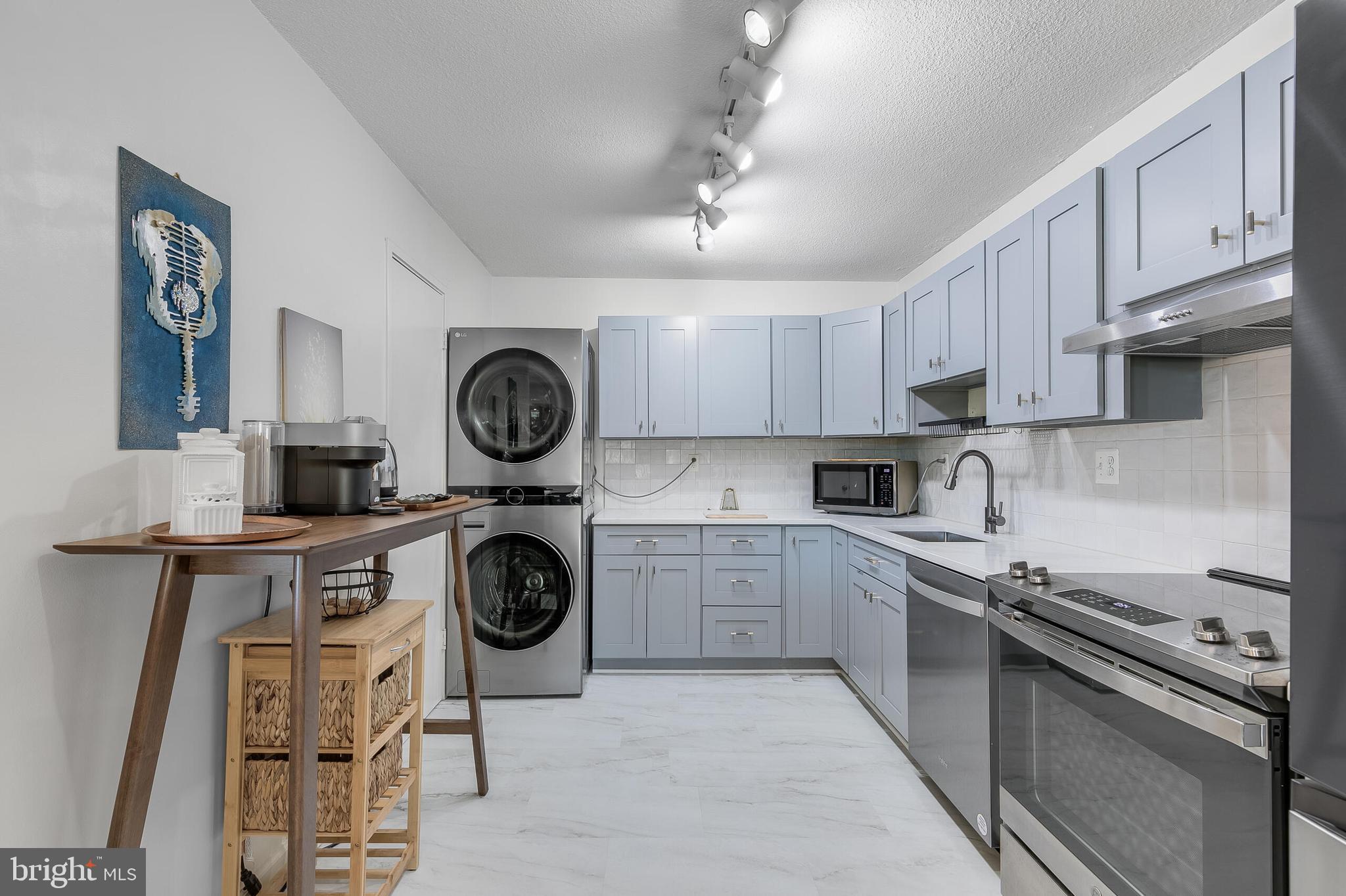 ROTONDA - Residential Lease