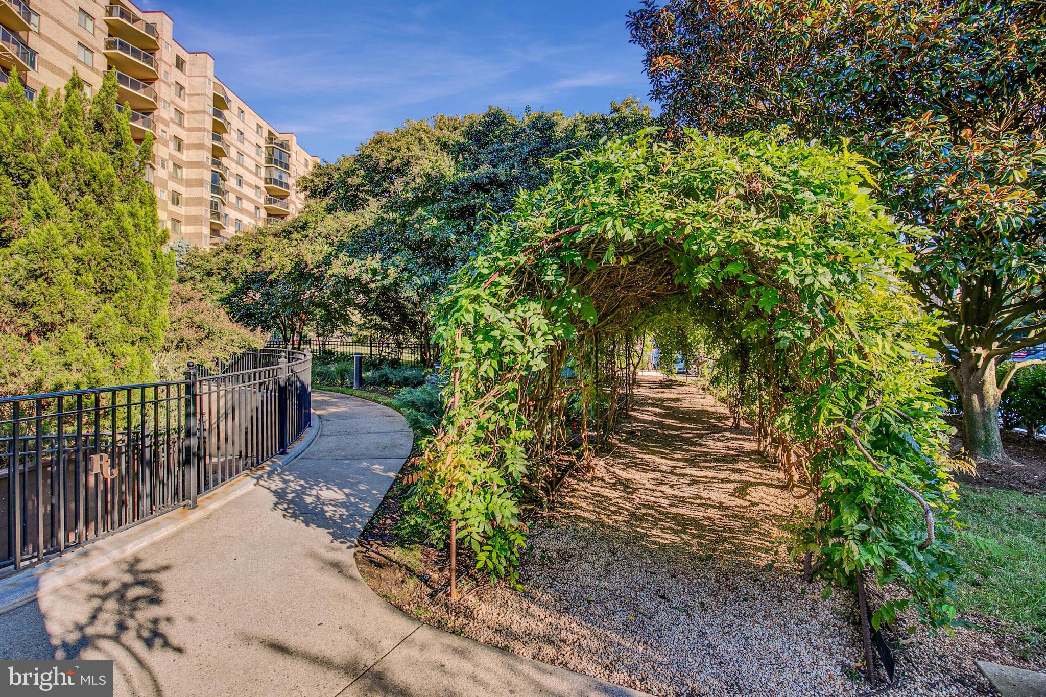 ROTONDA - Residential Lease