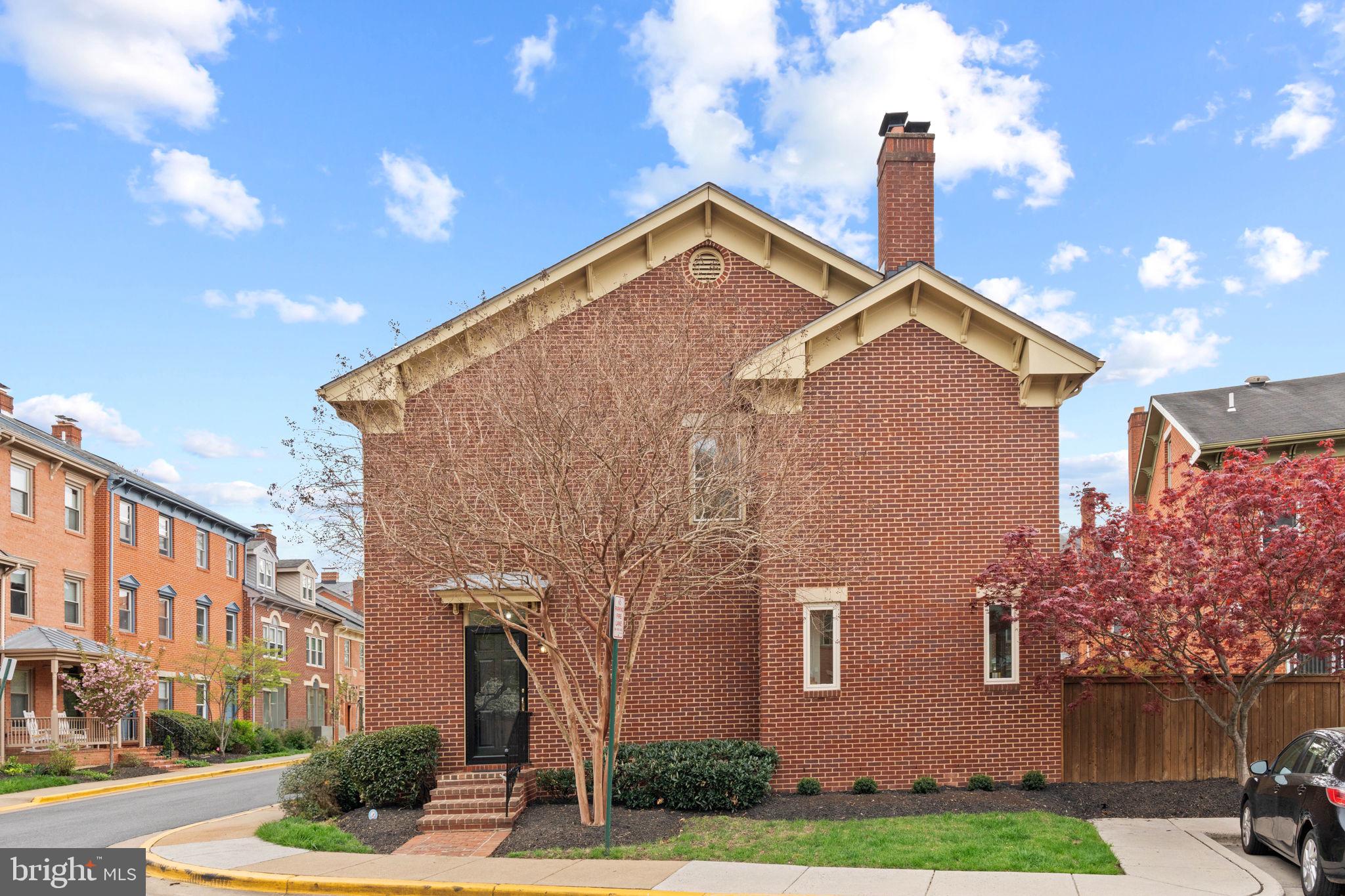 514 COLECROFT COURT