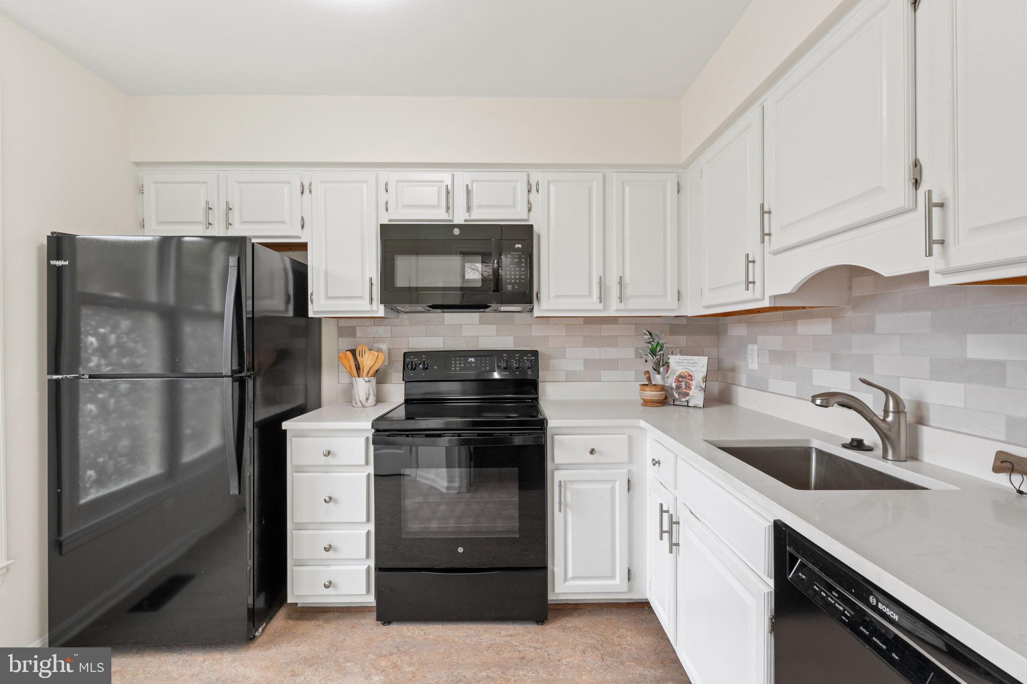 514 COLECROFT COURT