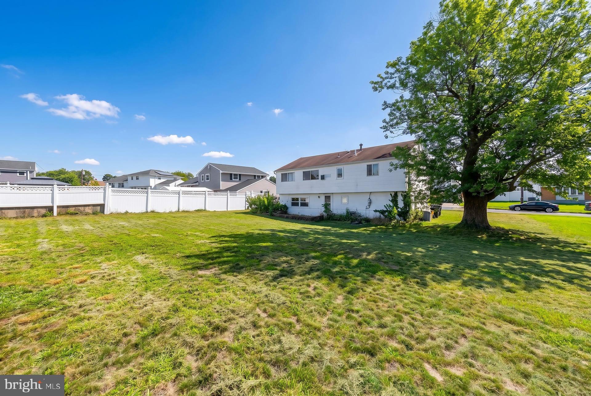 1037 LYNWOOD LANE