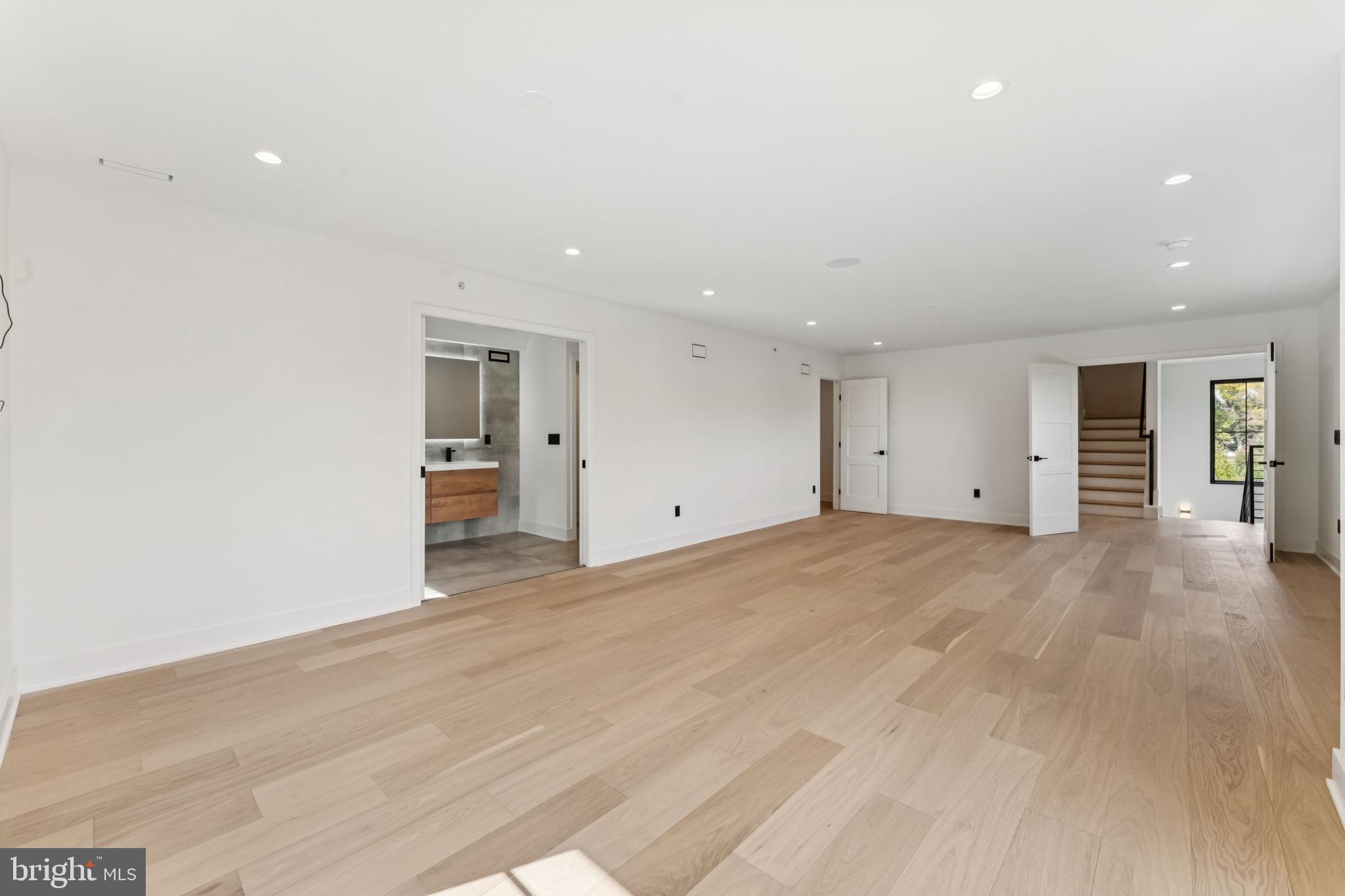 RUNNYMEADE FARMS - Residential