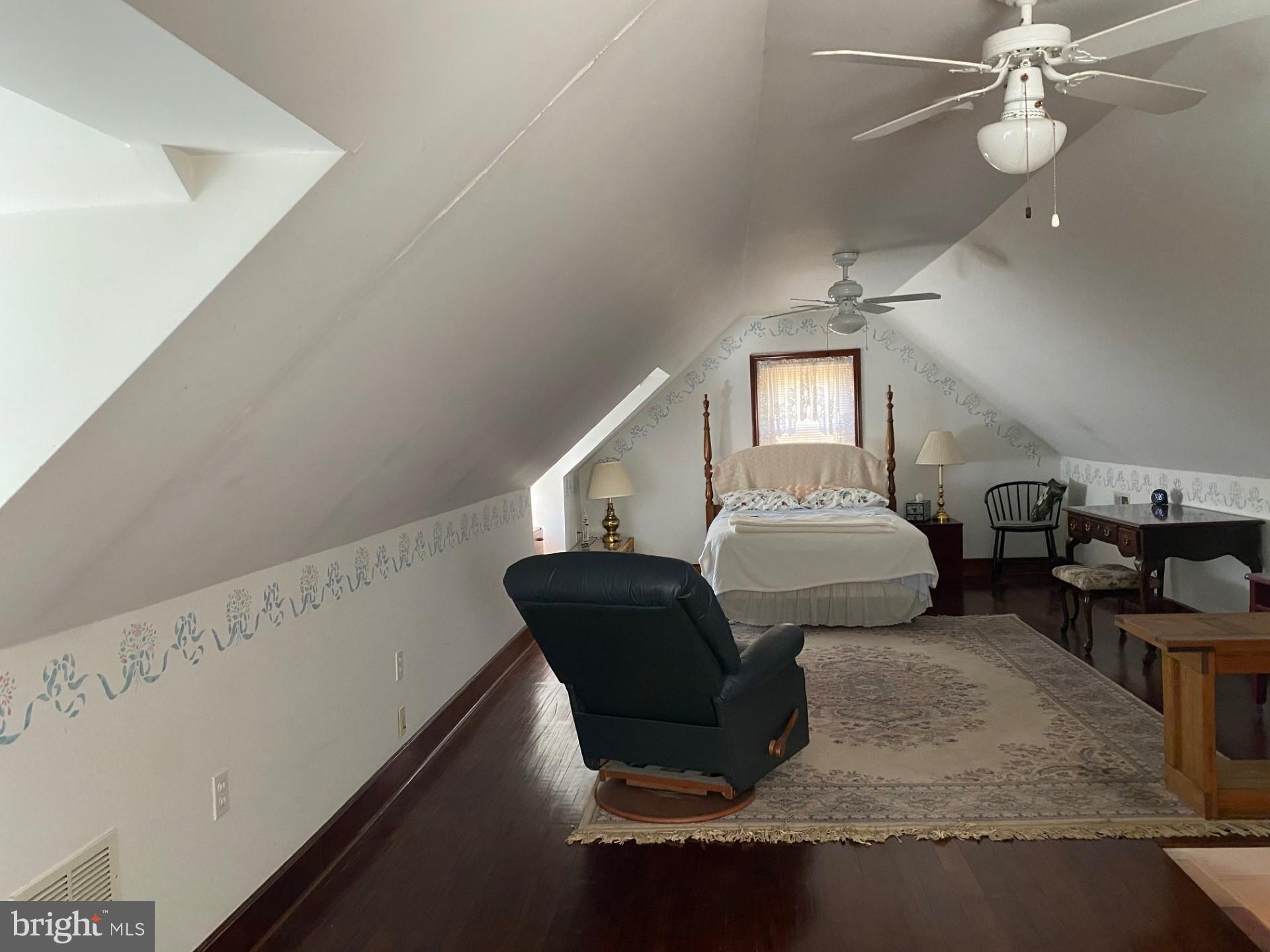 HOLLYWOOD - Residential