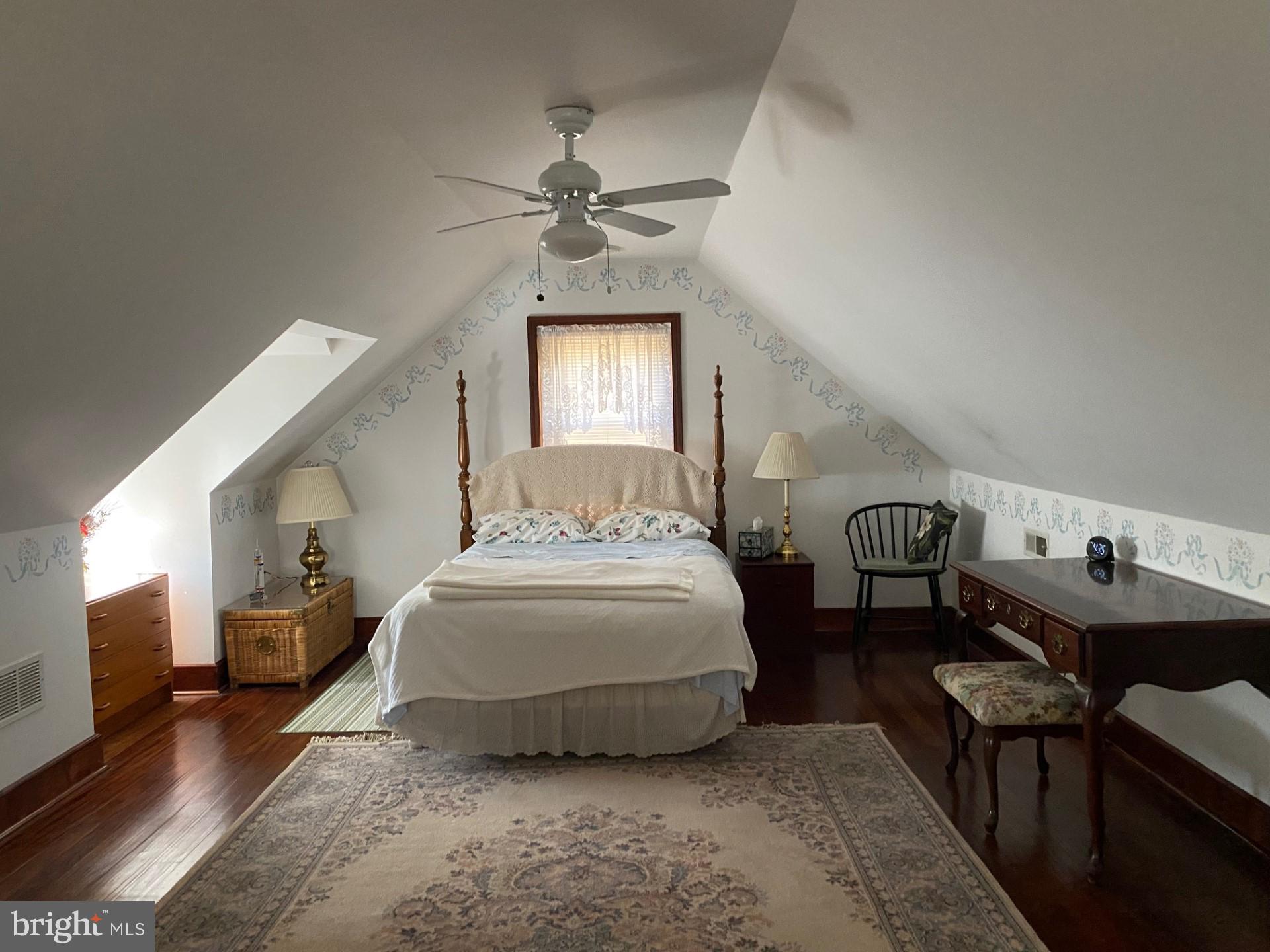 HOLLYWOOD - Residential