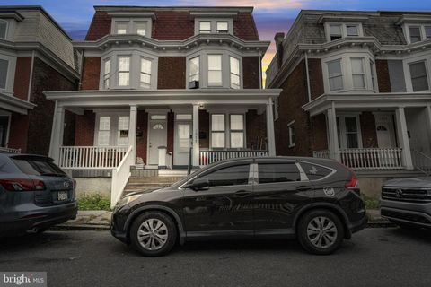 Townhouse For Sale - 1937 Zarker St St<br/> HARRISBURG, PA 17104