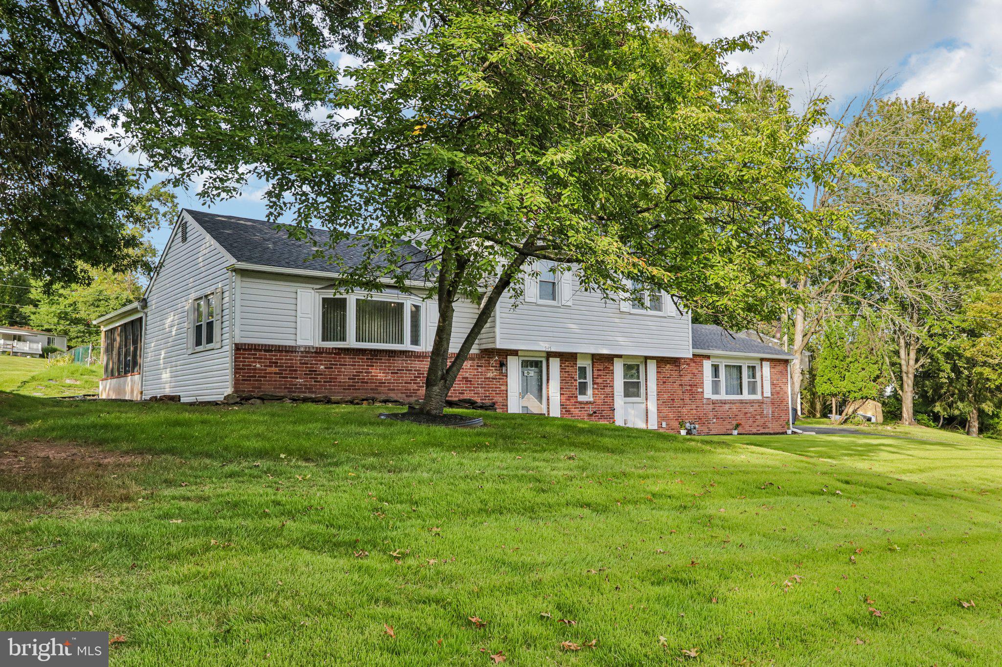 945 MYSTIC LANE