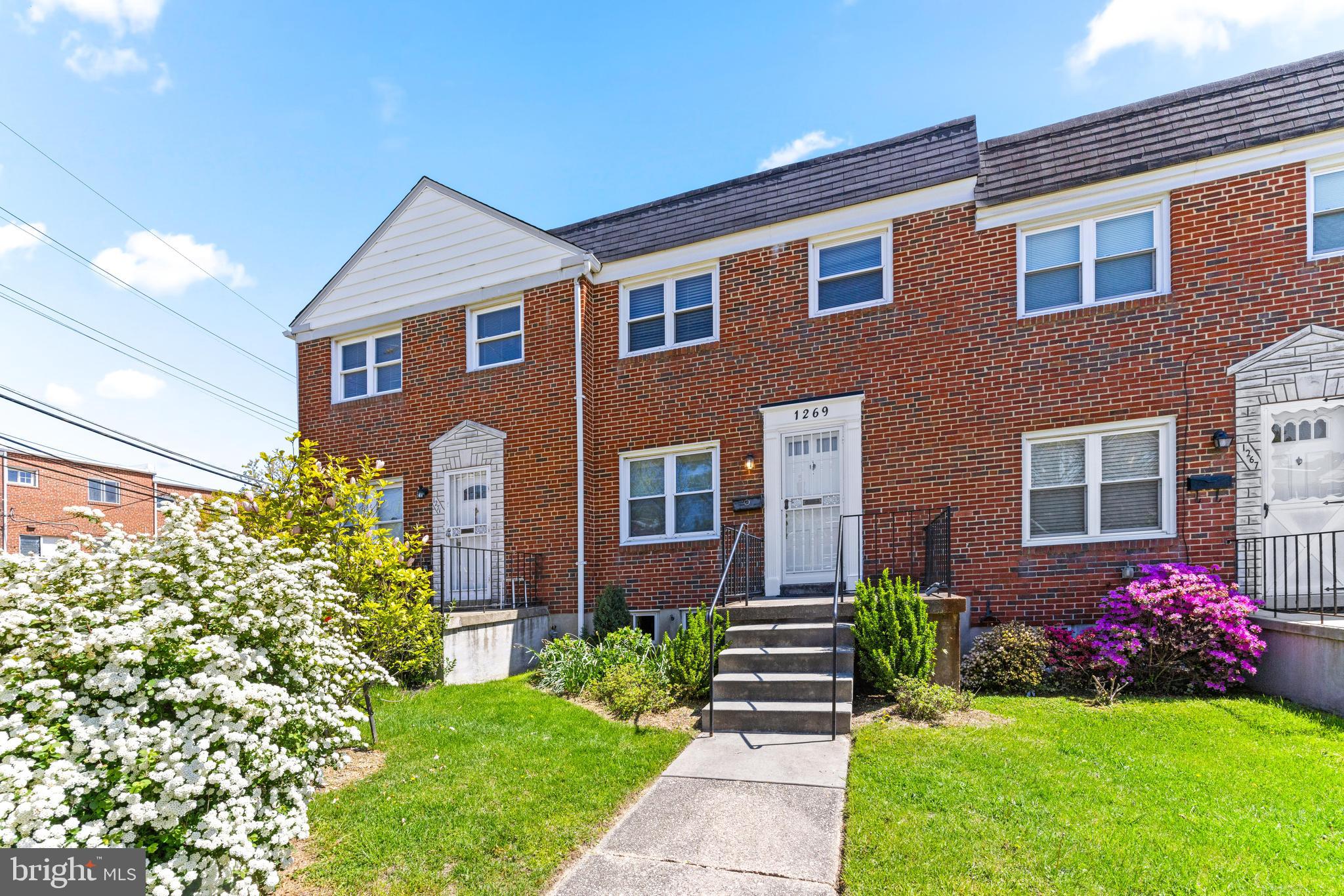 This beautiful townhouse boasts 3 beds, 1.5 baths, an updated kitchen, new windows, hardwood floors, and a convenient 2-car parking pad. Perfect suburban retreat! A home comes with a one-year home warranty; buy with confidence!