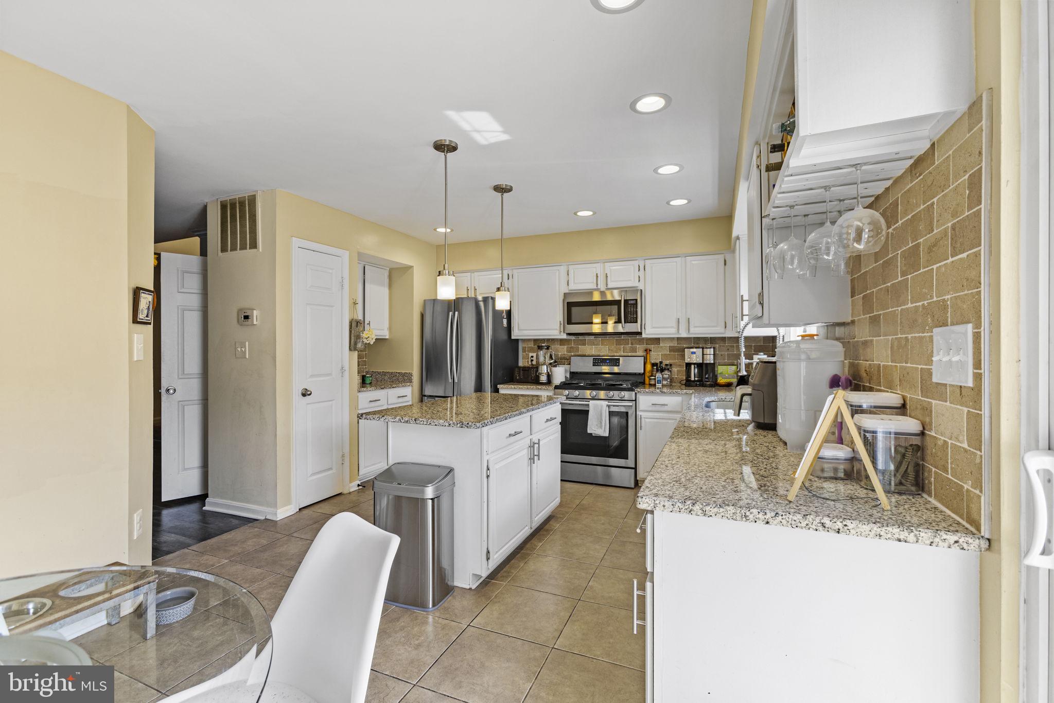 KINGSTOWNE - Residential Lease