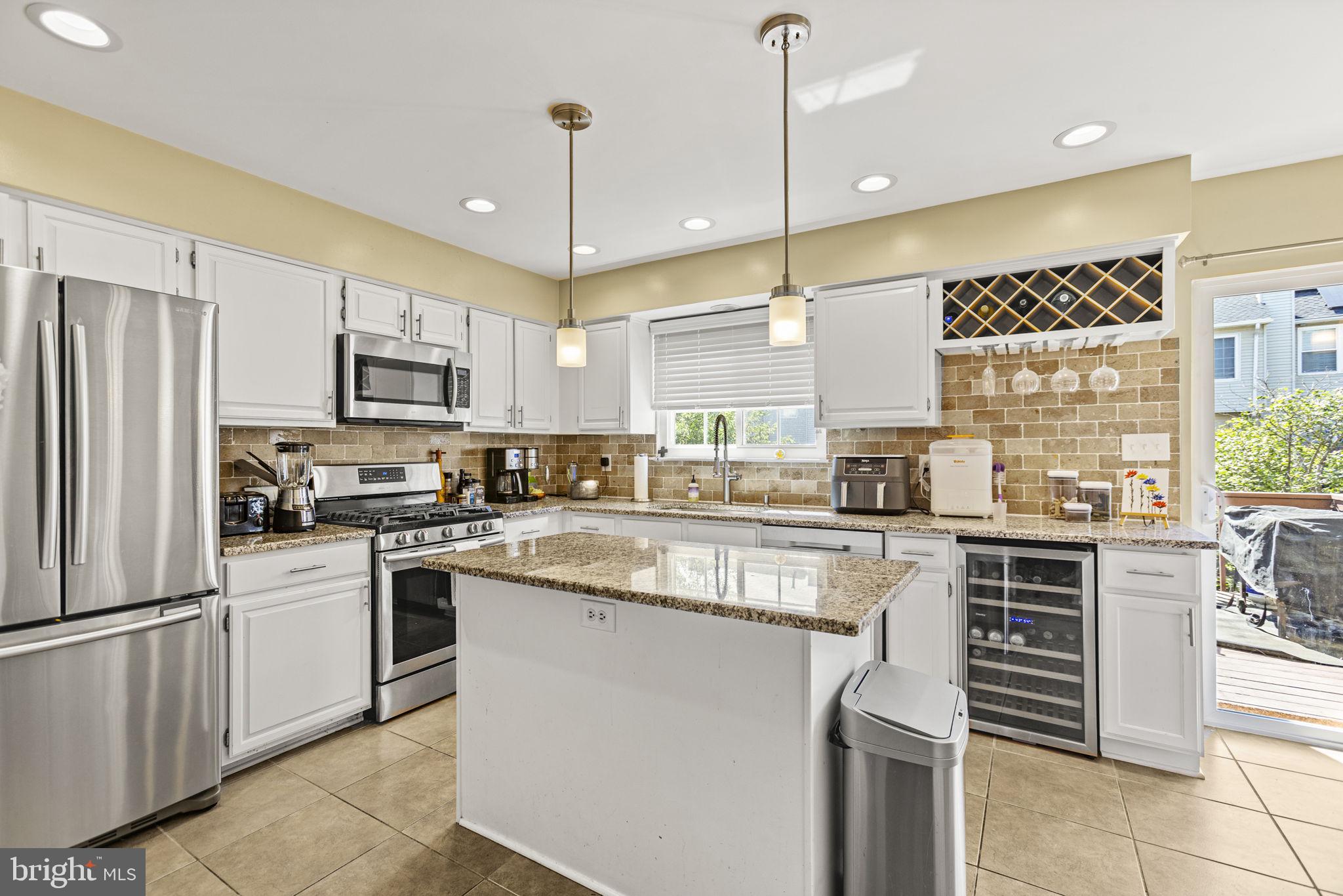 KINGSTOWNE - Residential Lease