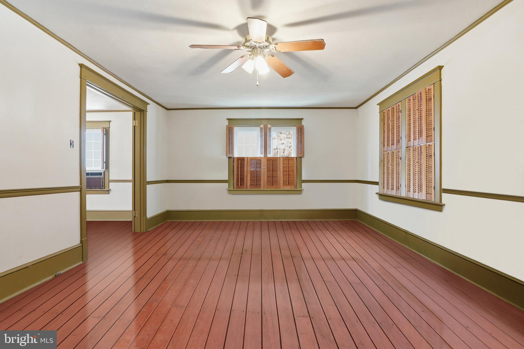 205 W MAPLEWOOD AVENUE