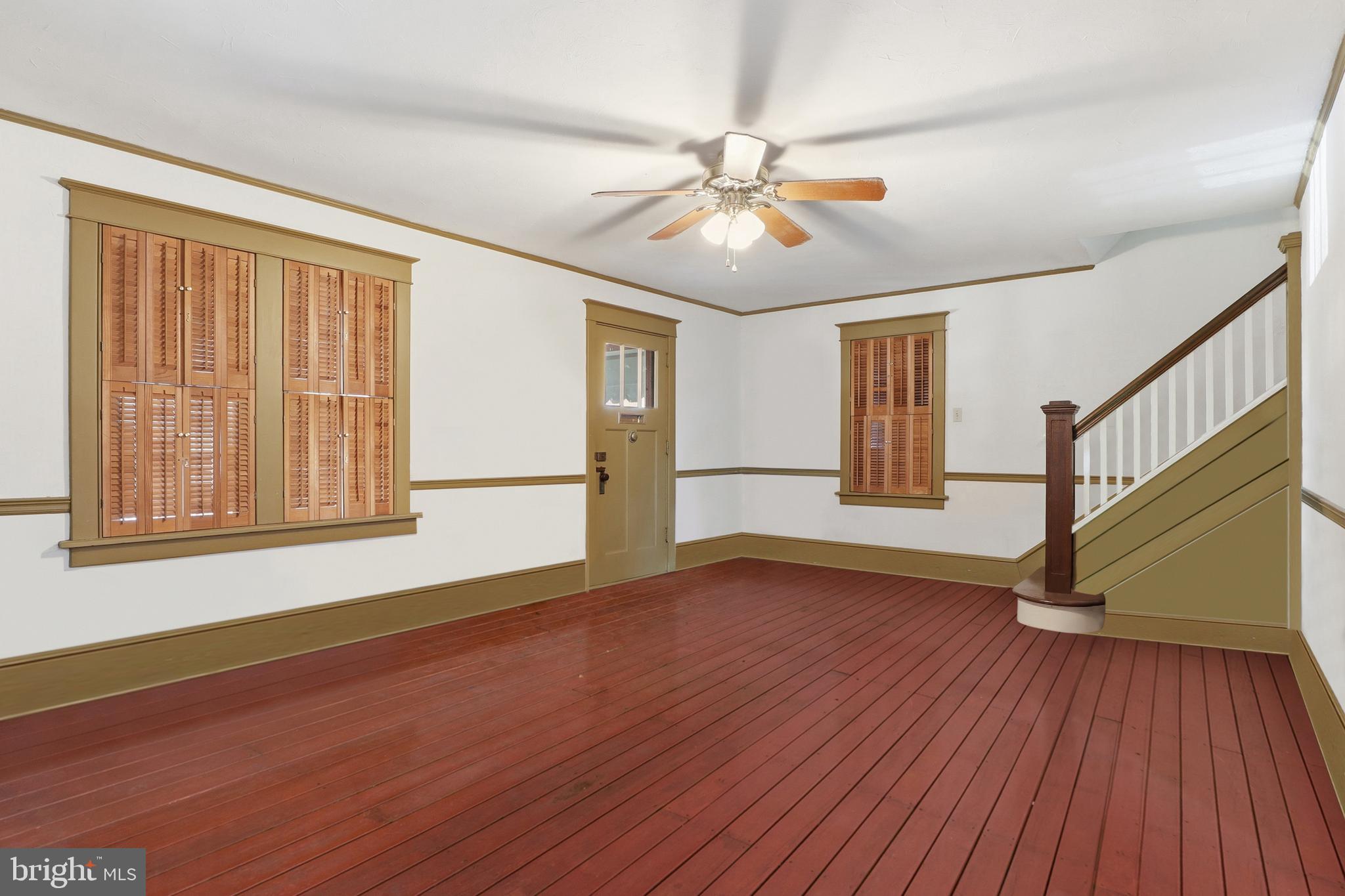 205 W MAPLEWOOD AVENUE