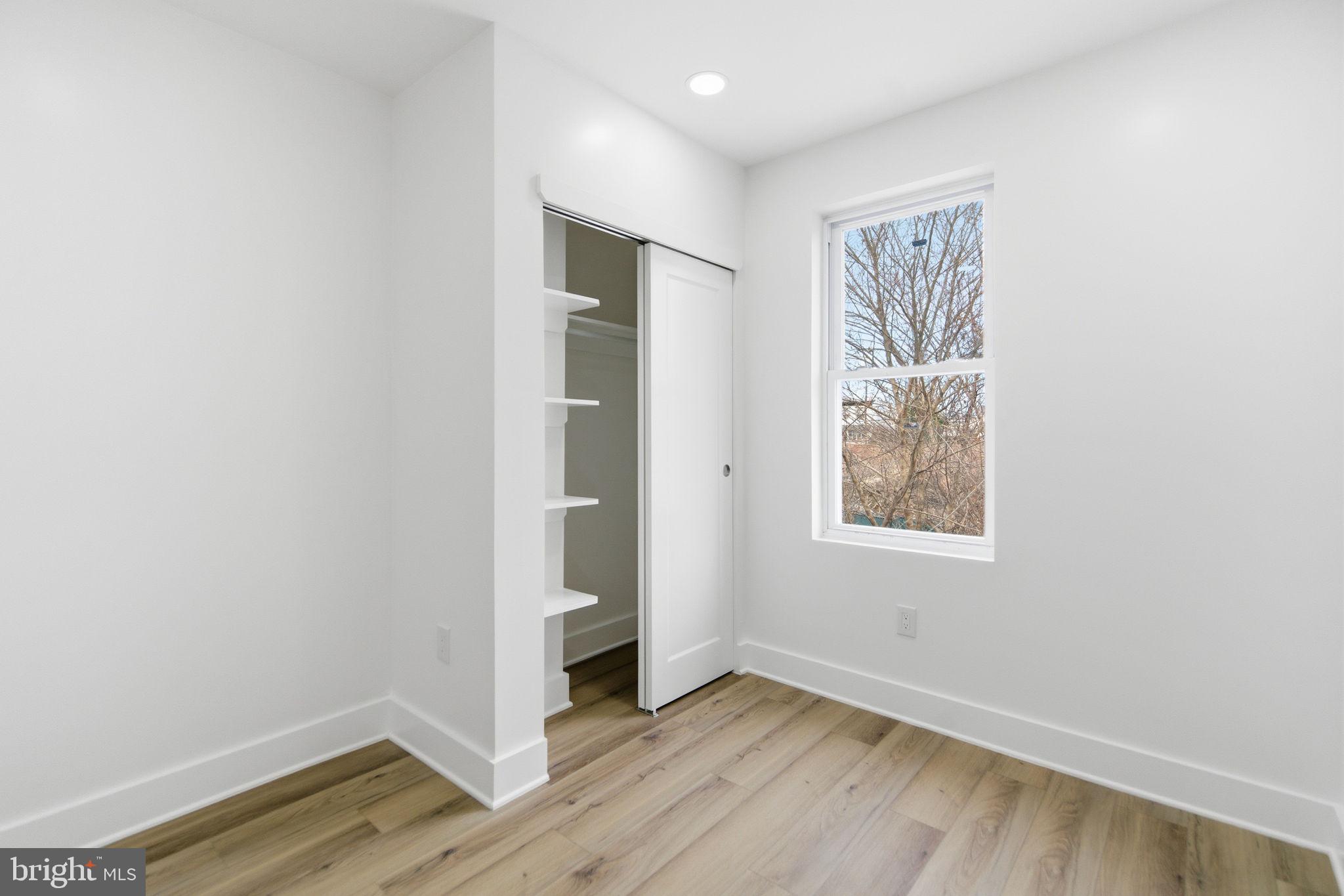 BRIDESBURG - Residential