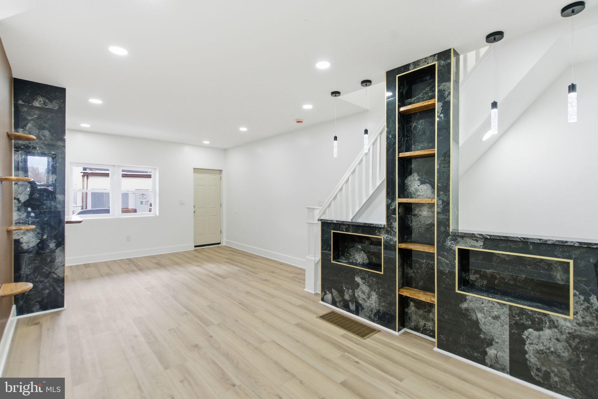 BRIDESBURG - Residential