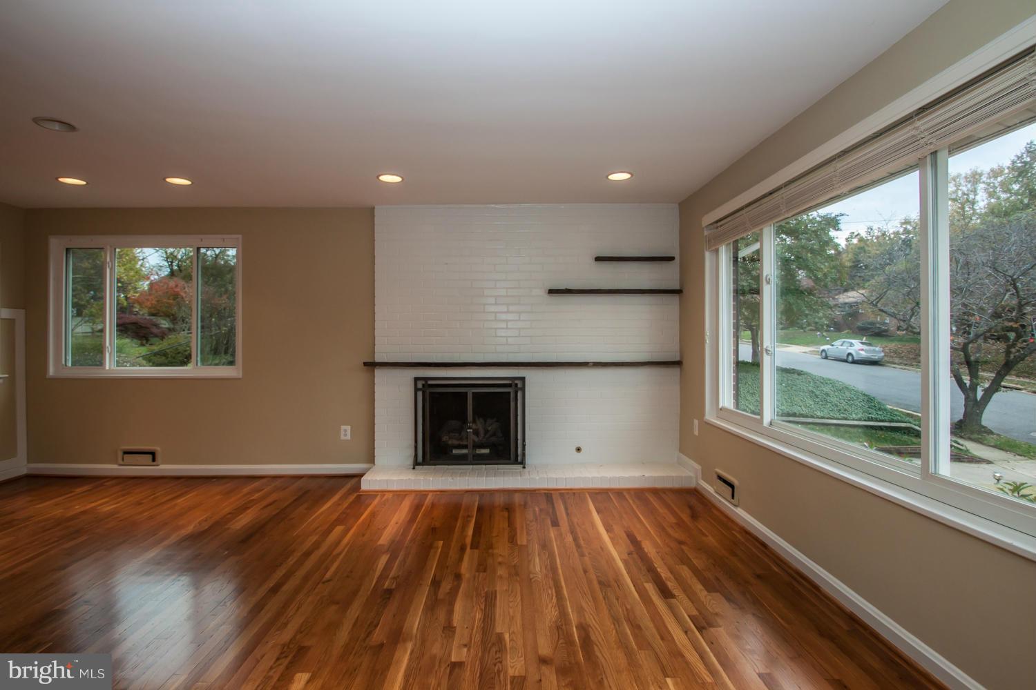 BRAD LEE HOMES - Residential